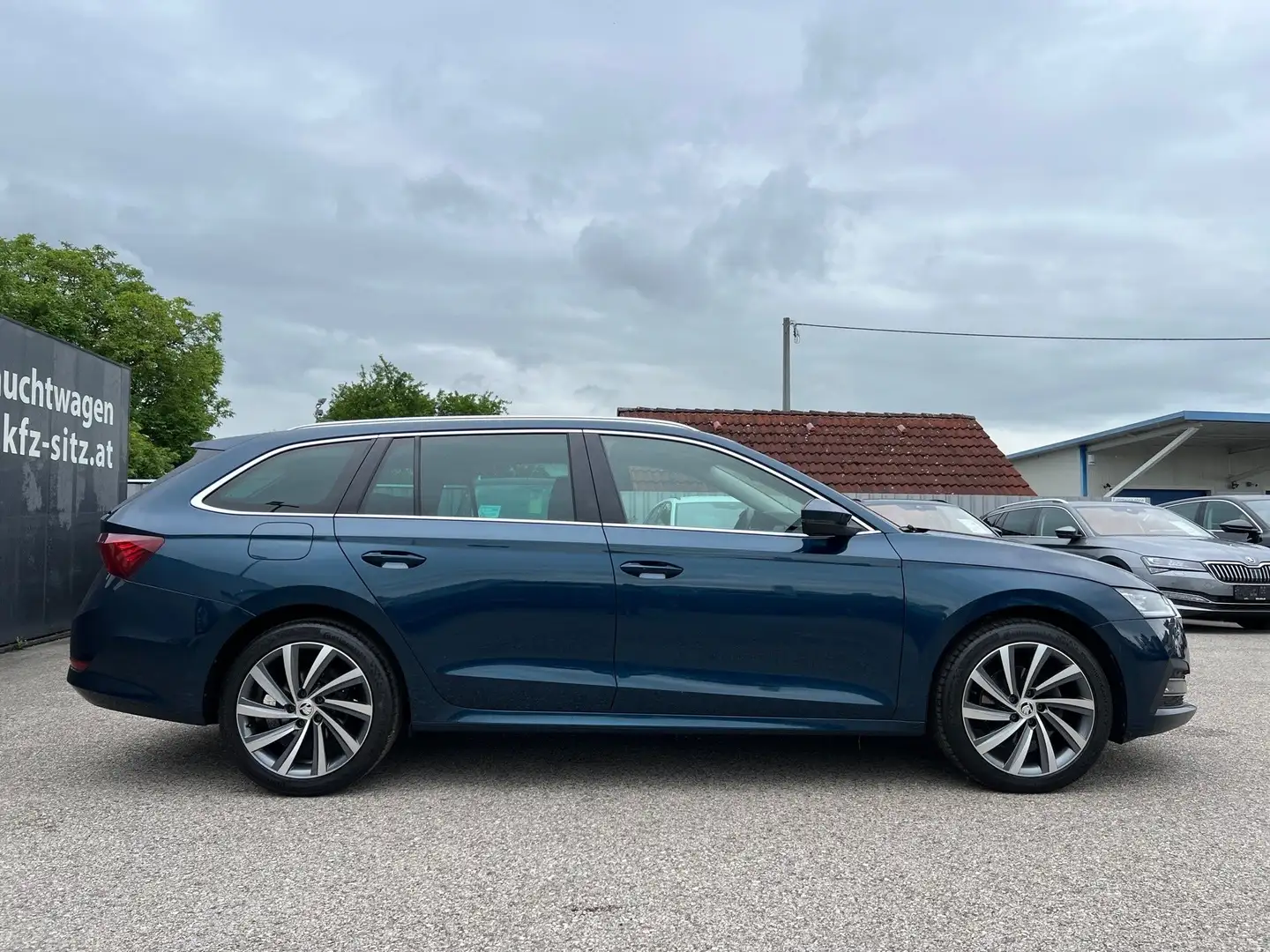 Skoda Octavia Combi 2,0 TDI Style DSG| AHK Blau - 2