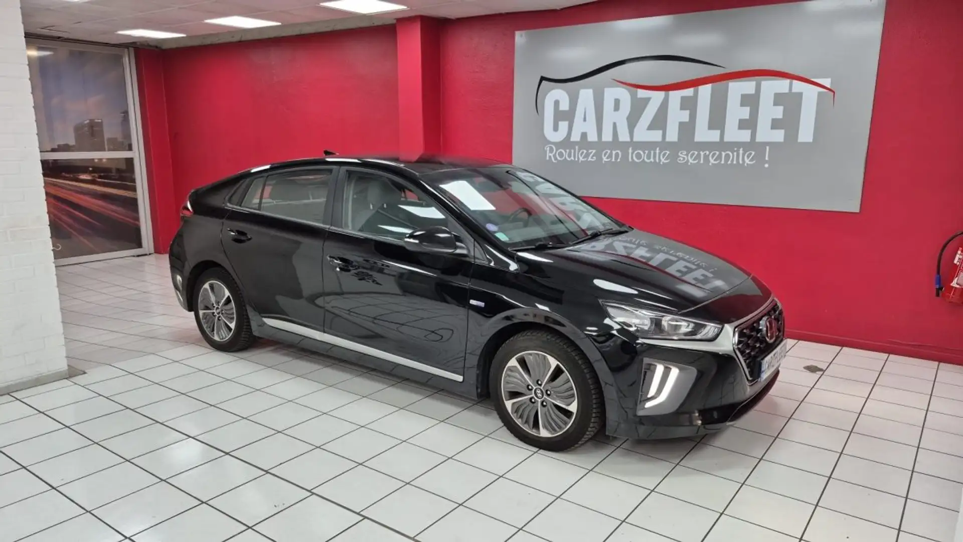 Hyundai IONIQ BERLINE HYBRIDE PLUG-IN 141cv INTUITIVE/PHASE 2/ 1 ERE MAIN Negro - 1