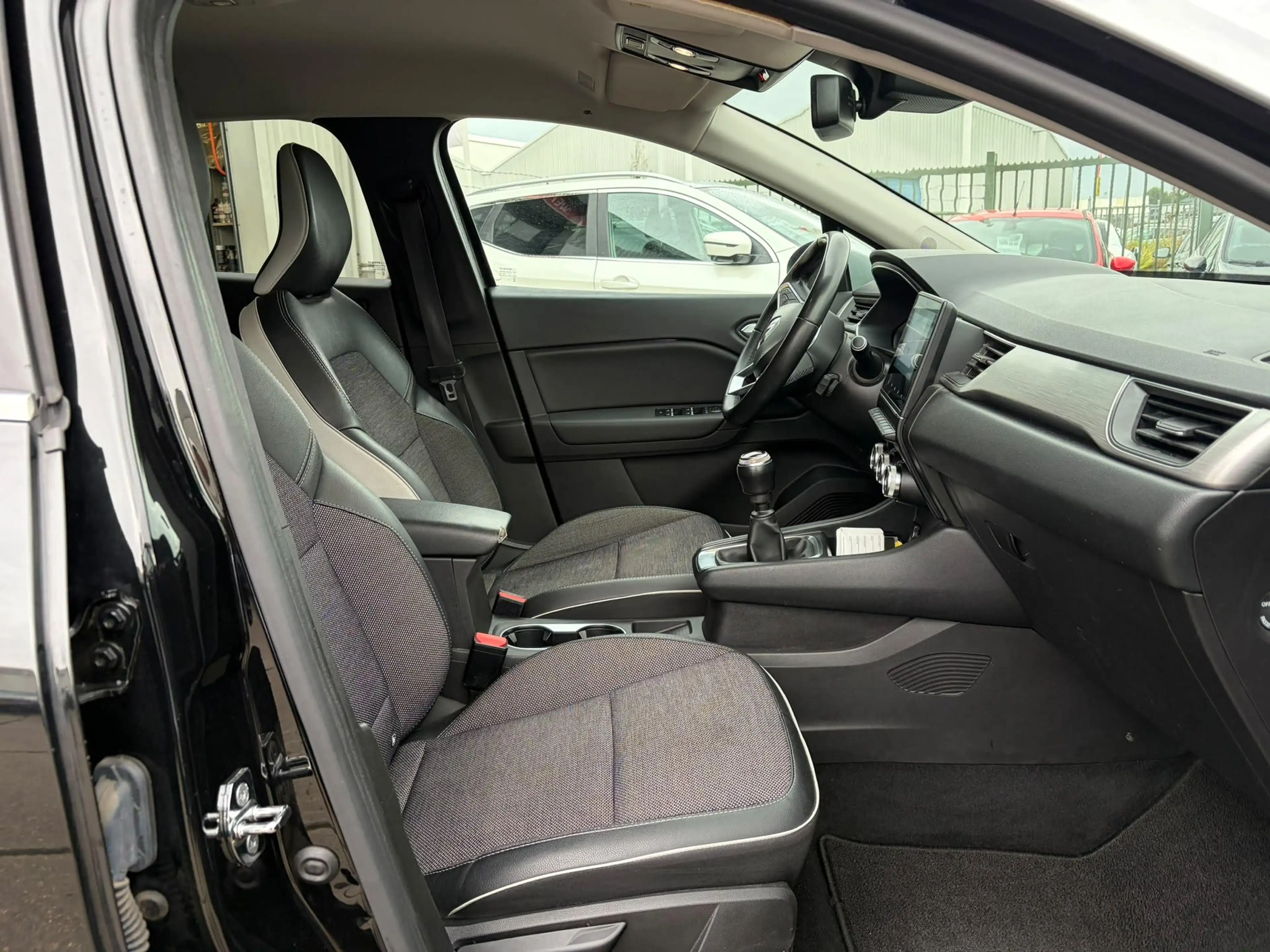 Renault Captur 1.0 TCe 90 Intens Clima, cruise, pdc, camera, carp — photo 11