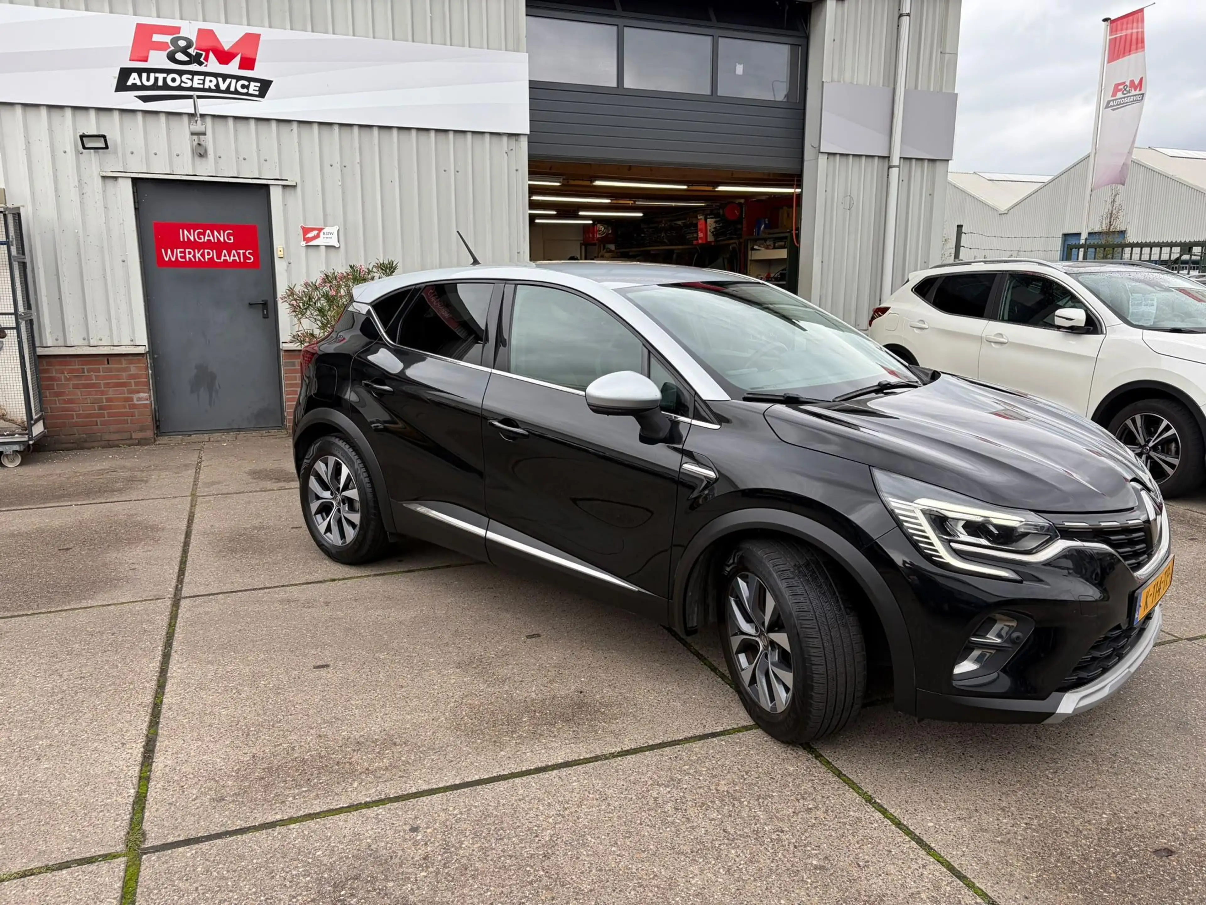 Renault Captur 1.0 TCe 90 Intens Clima, cruise, pdc, camera, carp — photo 3