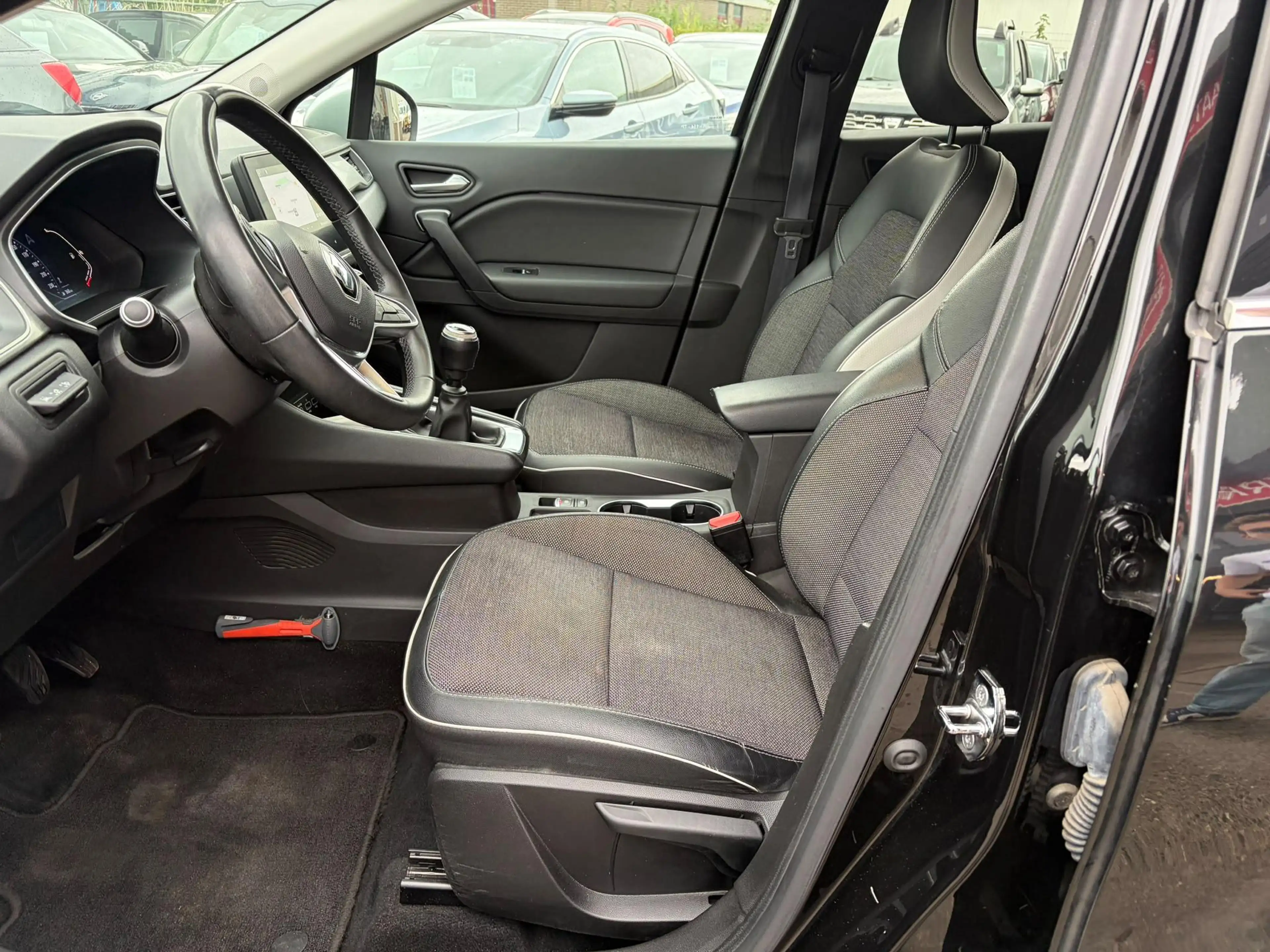 Renault Captur 1.0 TCe 90 Intens Clima, cruise, pdc, camera, carp — photo 10