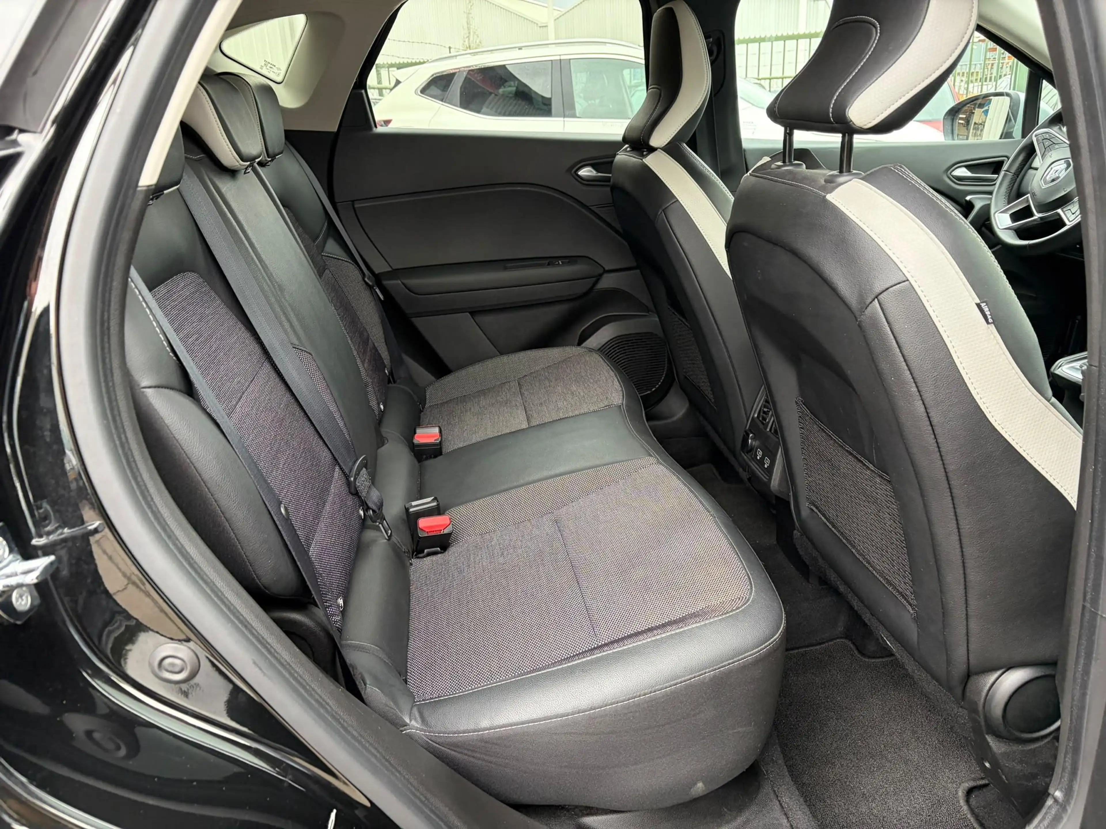 Renault Captur 1.0 TCe 90 Intens Clima, cruise, pdc, camera, carp — photo 12