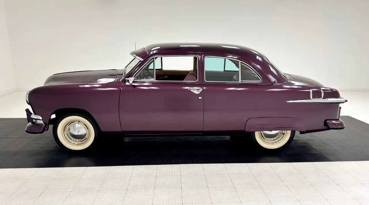 Ford Deluxe Tudor Sedan, foto 2