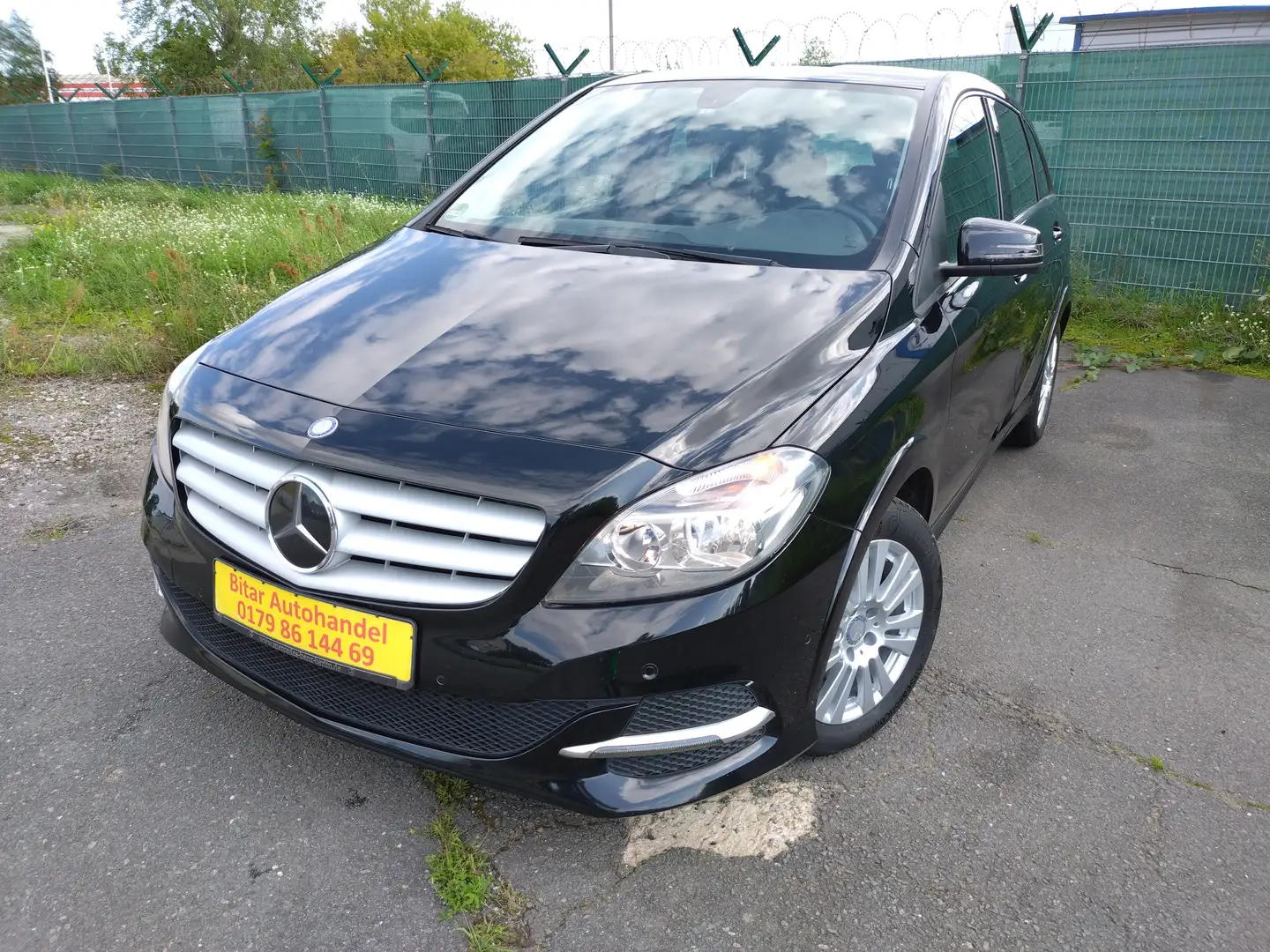 Mercedes-Benz B 200 NGD B -Klasse +Aut+Navi+SHZ+PDC+AHK+Temp Zwart - 2