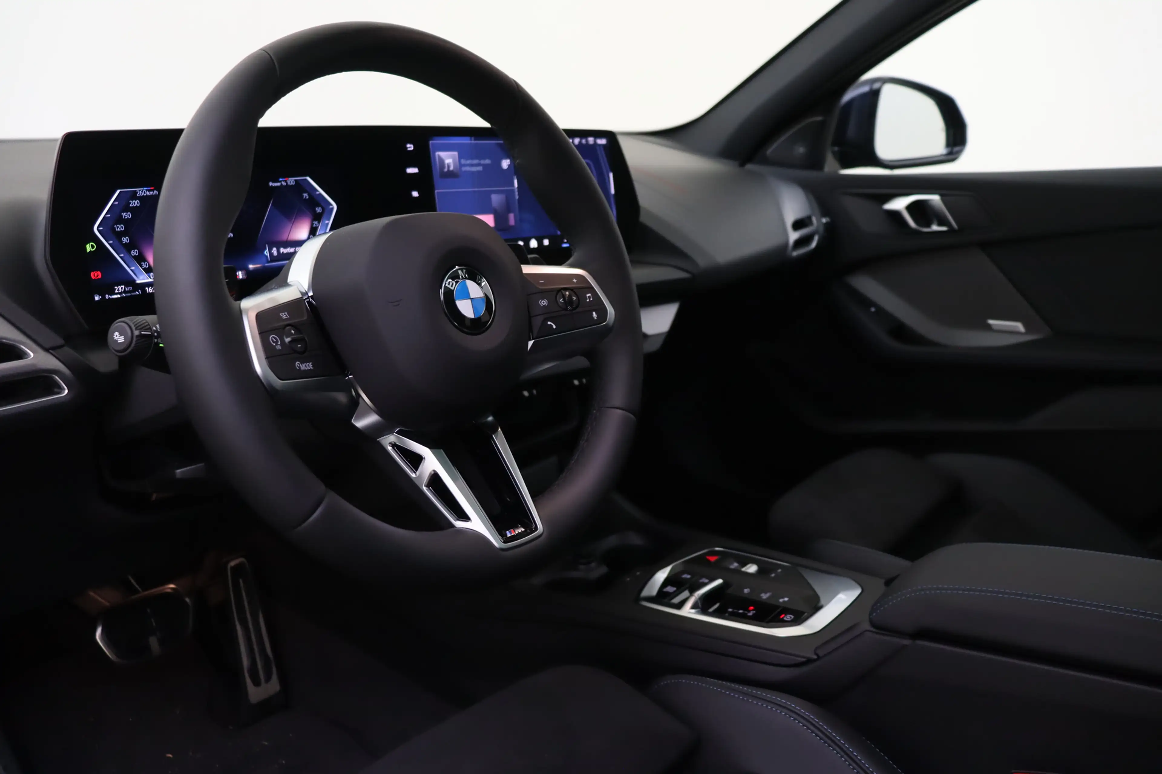 BMW 120 1 Serie M Sport Automaat / Trekhaak / Panoramadak — photo 3