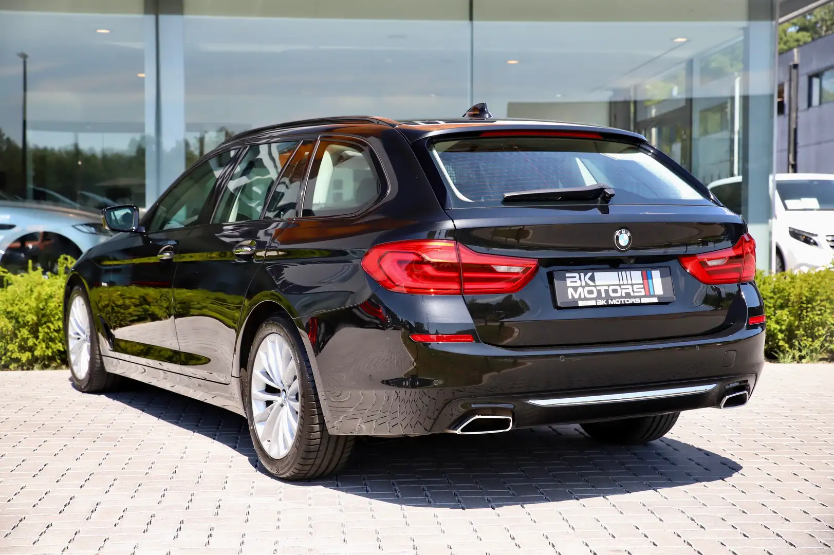 BMW 540 i xDrive Touring Luxury Line /1 OWNER/HUD/PANO/360 Zwart - 2