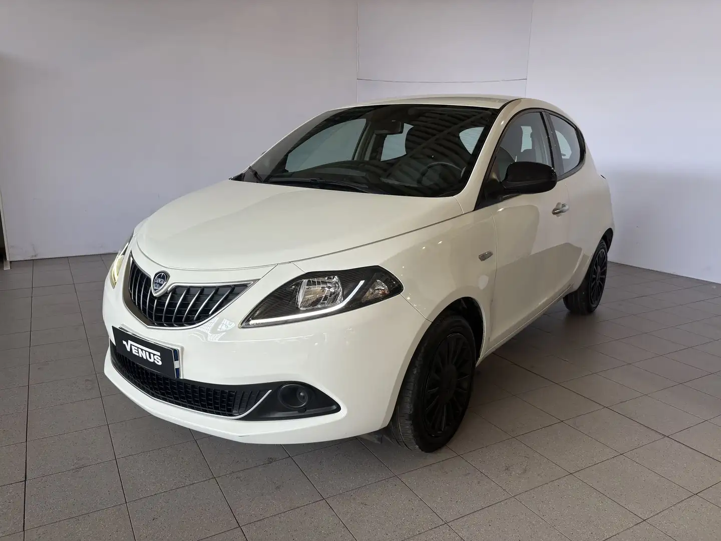 Lancia Ypsilon 1.0 FireFly 5 porte S&S Hybrid Silver Bianco - 2