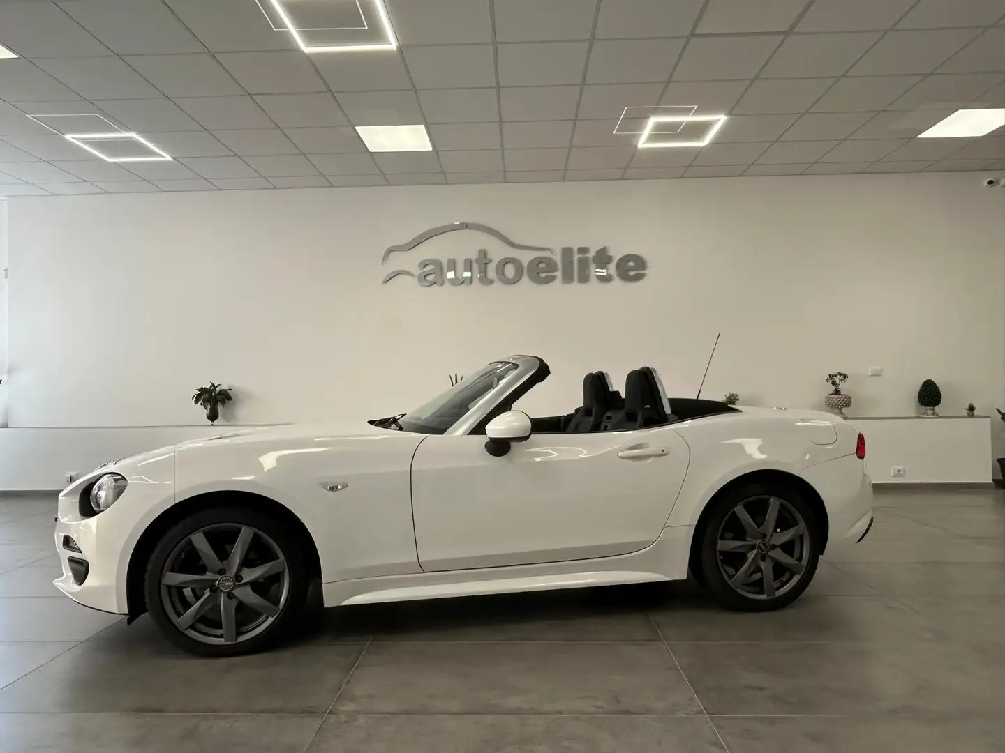 Fiat 124 Spider Bianco - 2