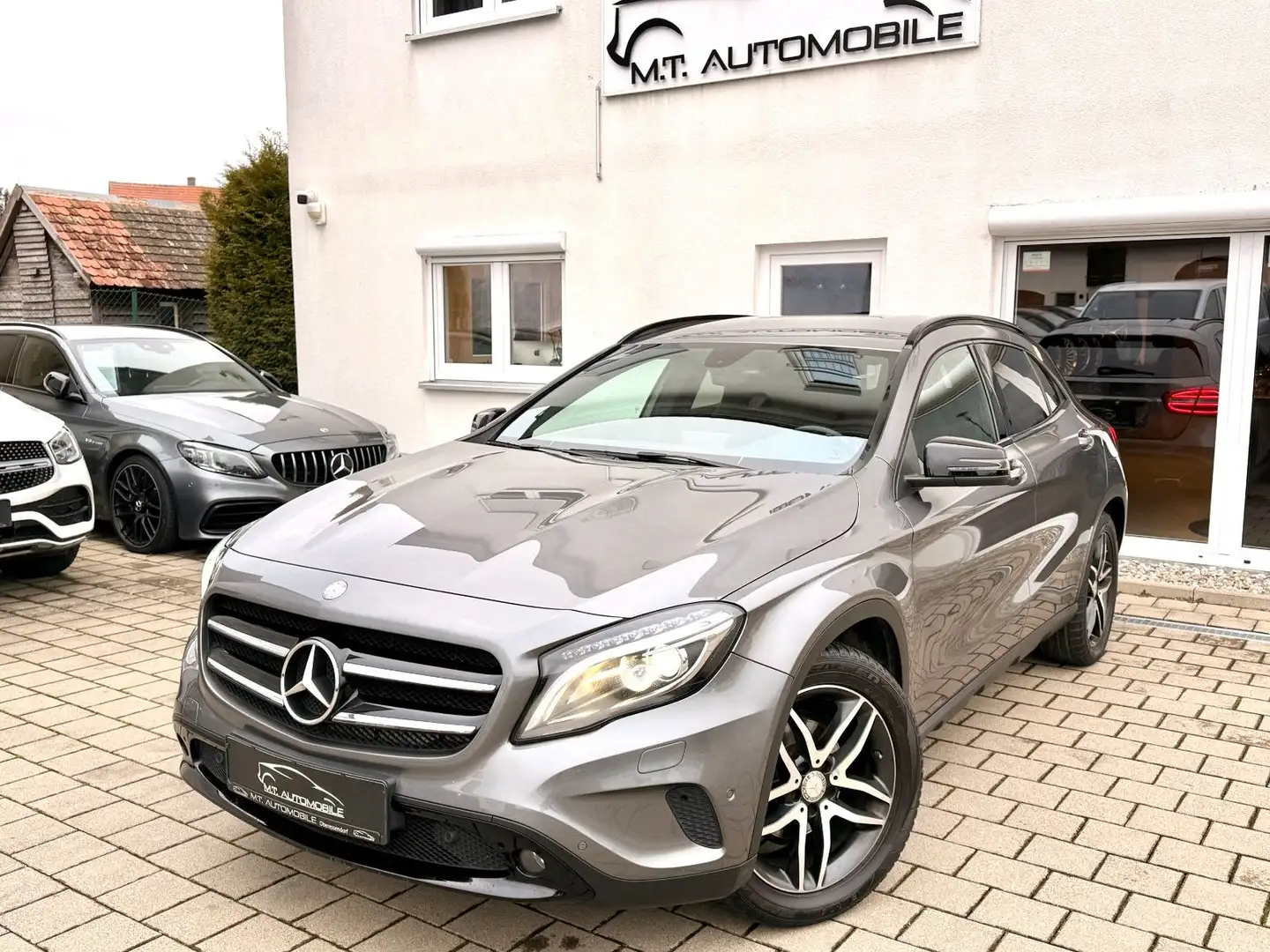 Mercedes-Benz GLA 200 *URBAN*NIGHT-P*AHK*TEMP*KLIMA*KAMERA*PDC* Gris - 1