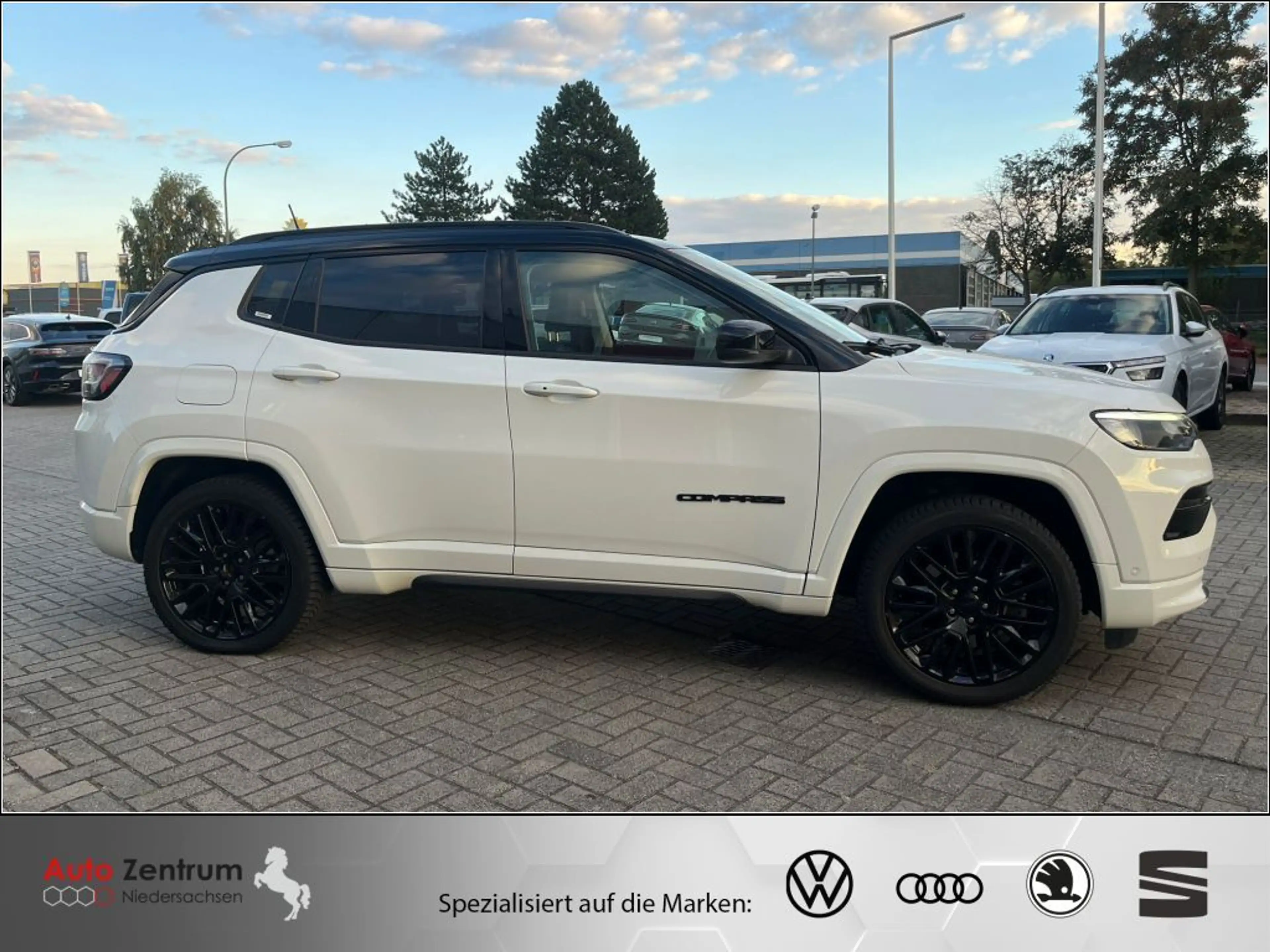 Jeep Compass 1.3 T4 4xe PLUG-IN HYBRID Automatik Limited — photo 3