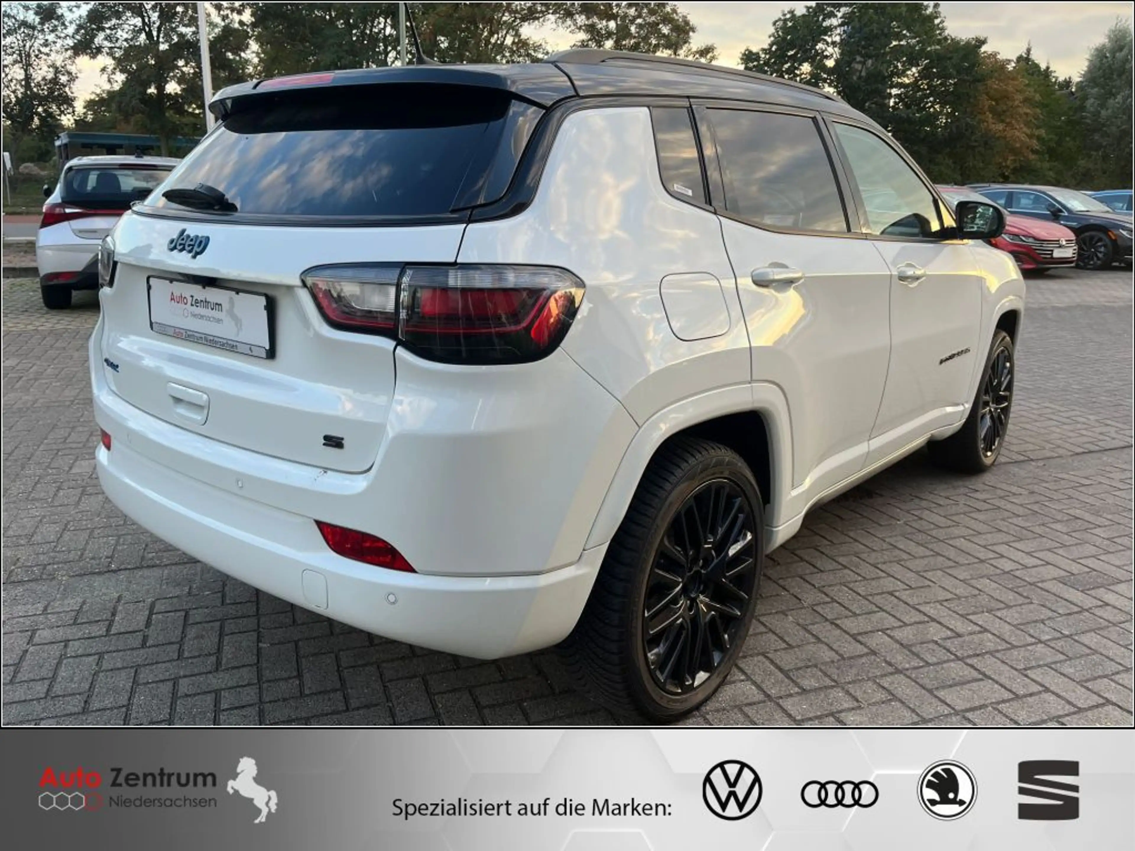 Jeep Compass 1.3 T4 4xe PLUG-IN HYBRID Automatik Limited — photo 8