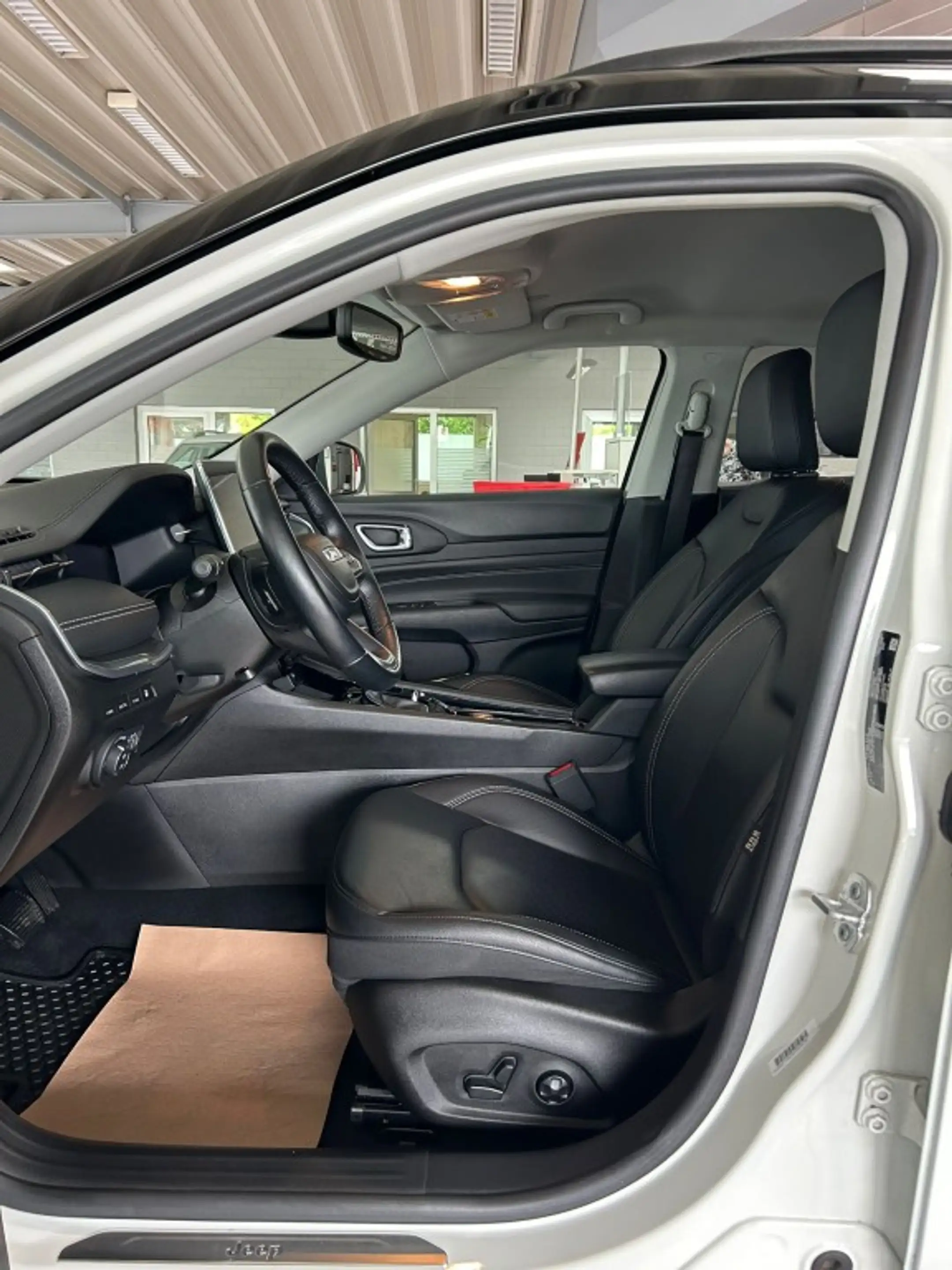 Jeep Compass 1.3 T4 4xe PLUG-IN HYBRID Automatik Limited — photo 12