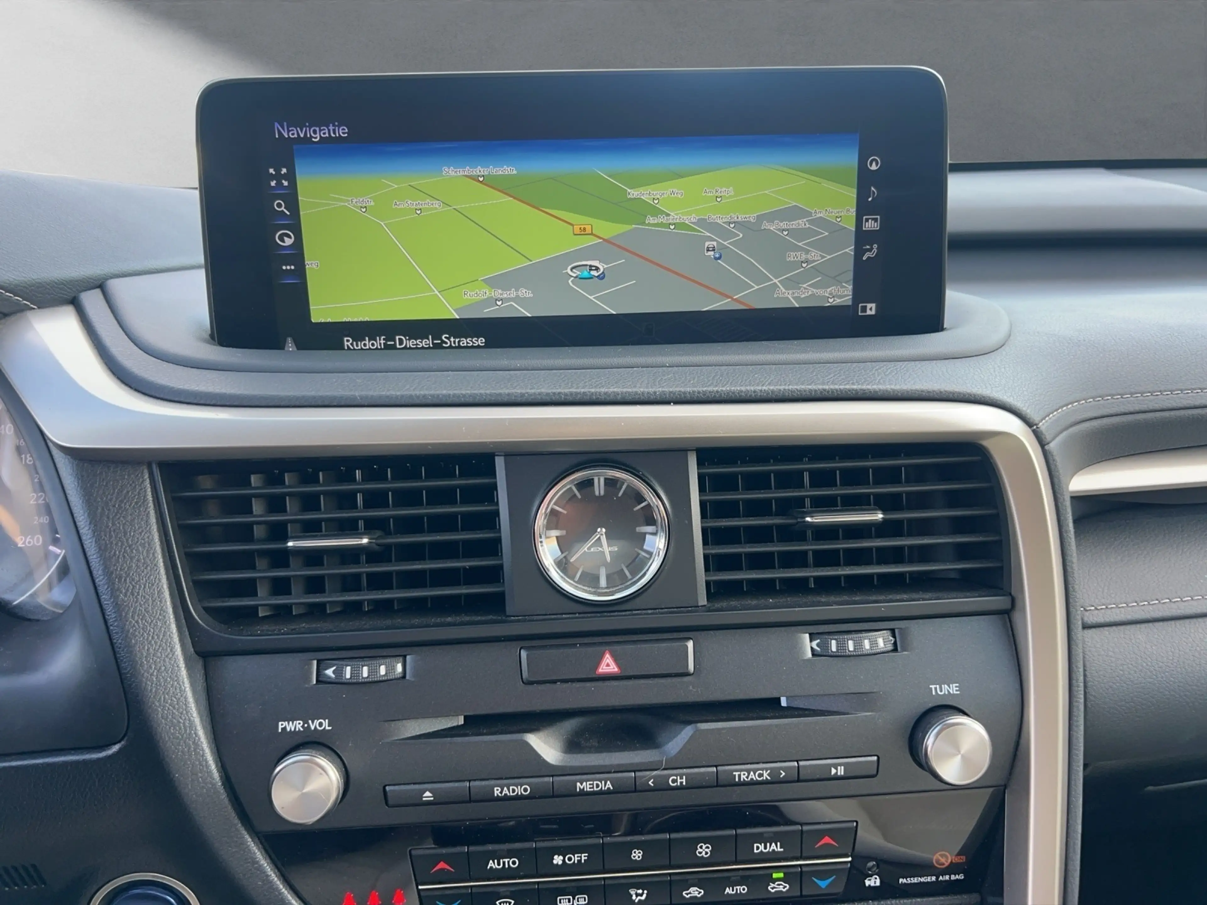 Lexus RX 450h 450h AWD* Head up*Sitzbelüftung* — photo 15