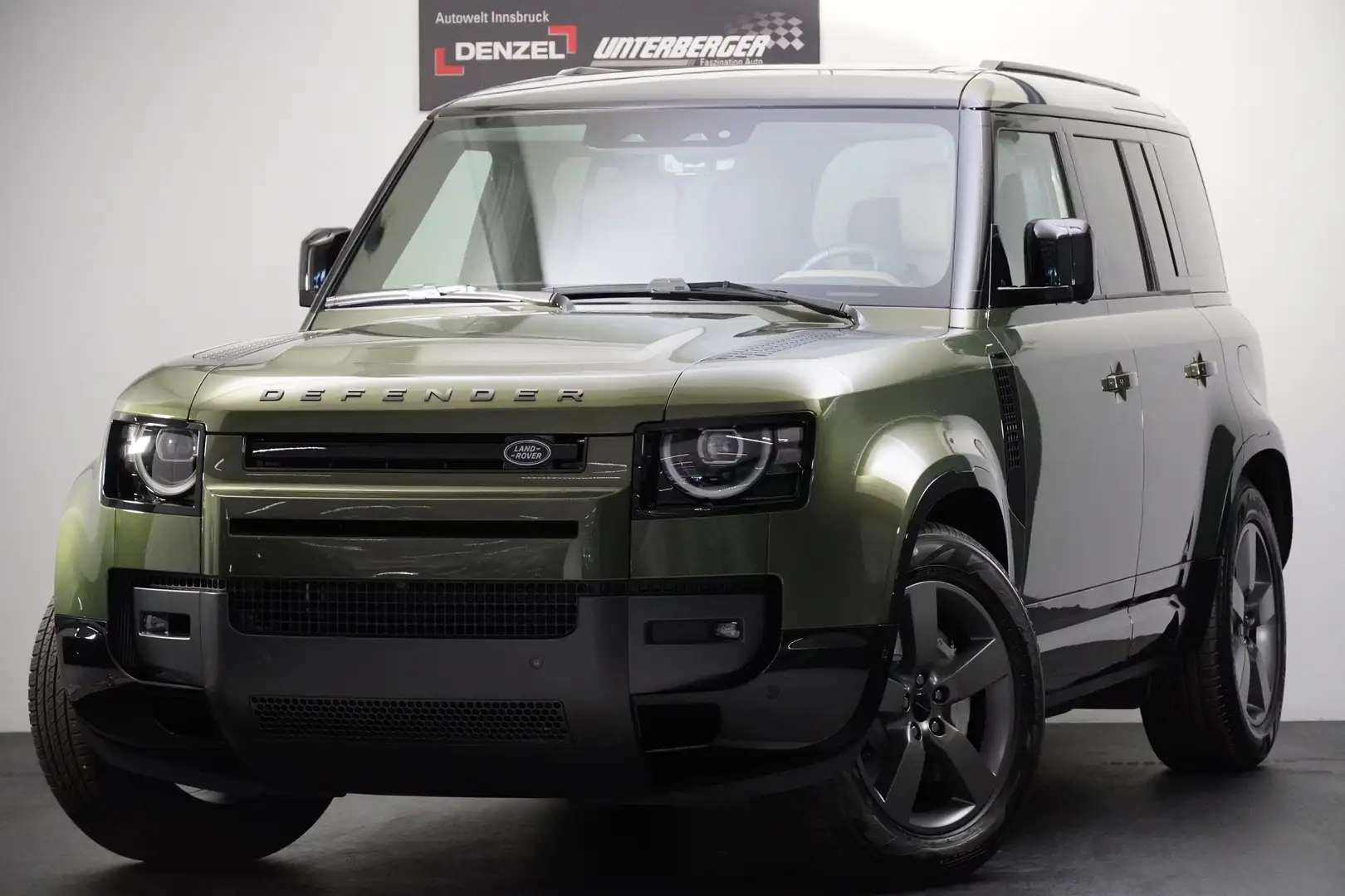 Land Rover Defender 110 PHEV X-Dynamic HSE Grün - 2