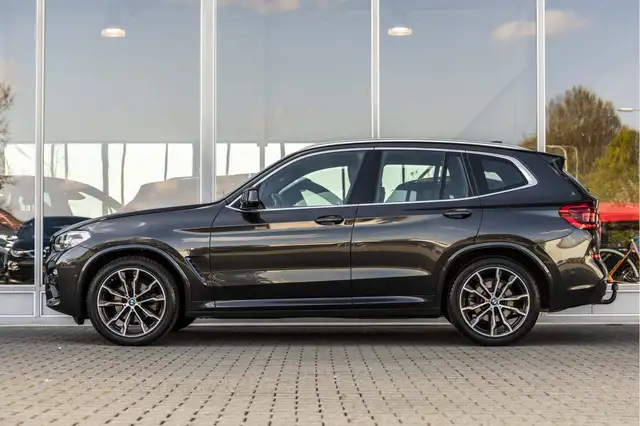 BMW X3 view 5