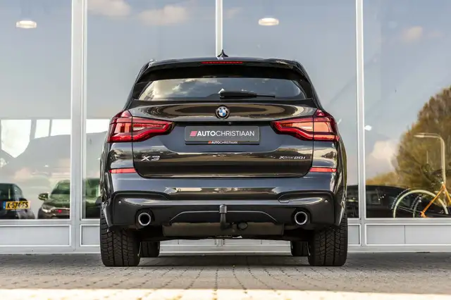 BMW X3 view 4