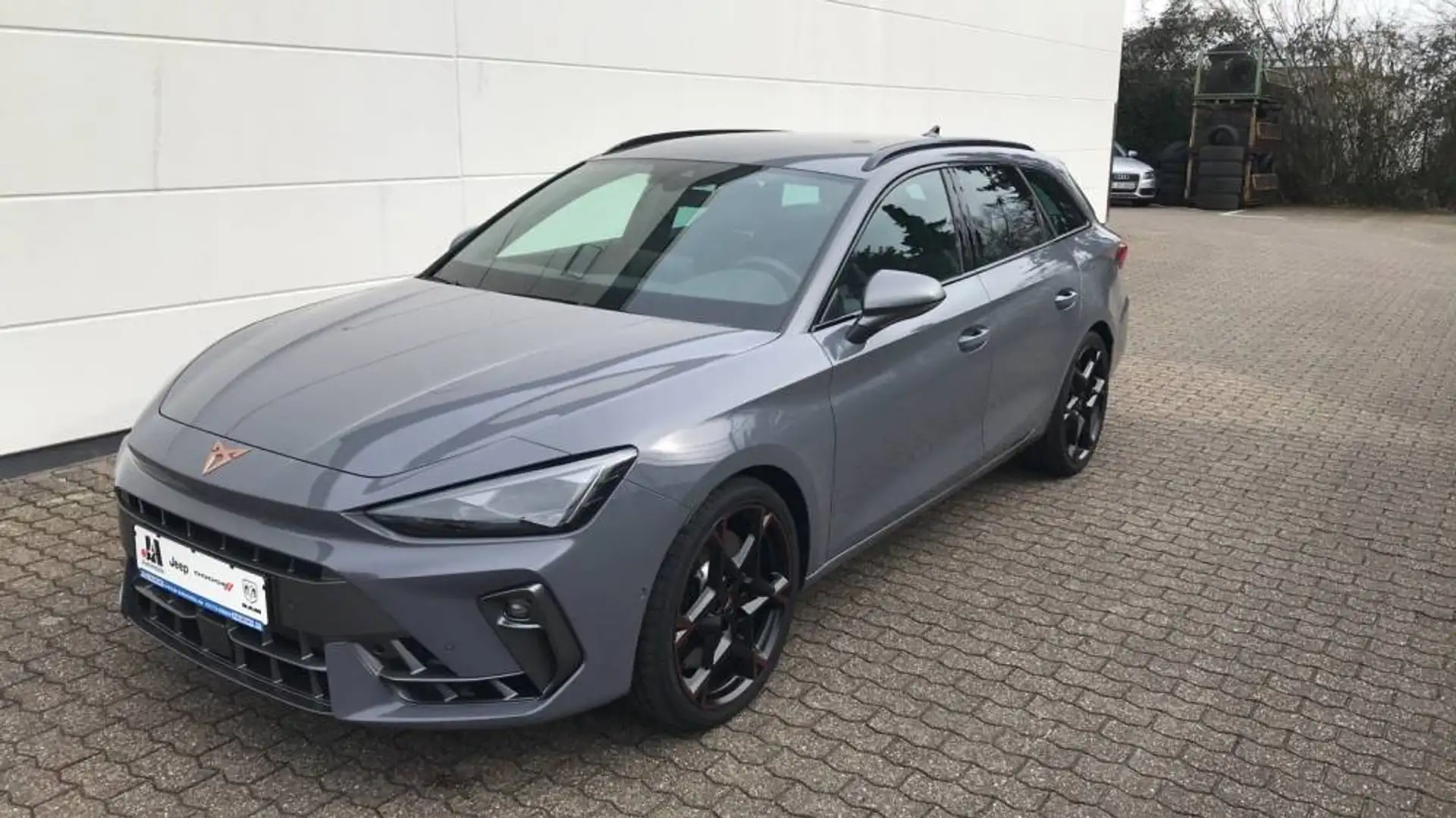 SEAT Leon CUPRA LEON VZ 2.0 4Drive Sportstourer Grau - 1