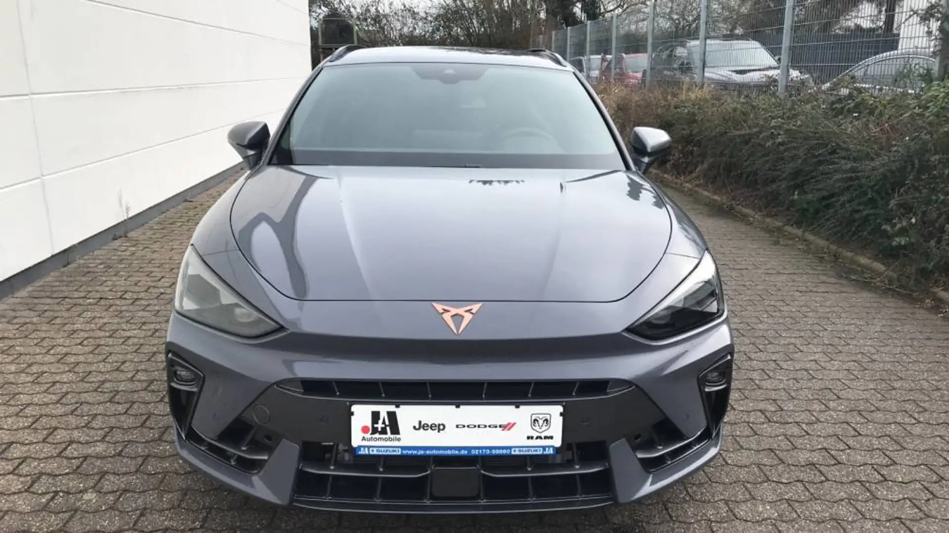 SEAT Leon CUPRA LEON VZ 2.0 4Drive Sportstourer Grau - 2