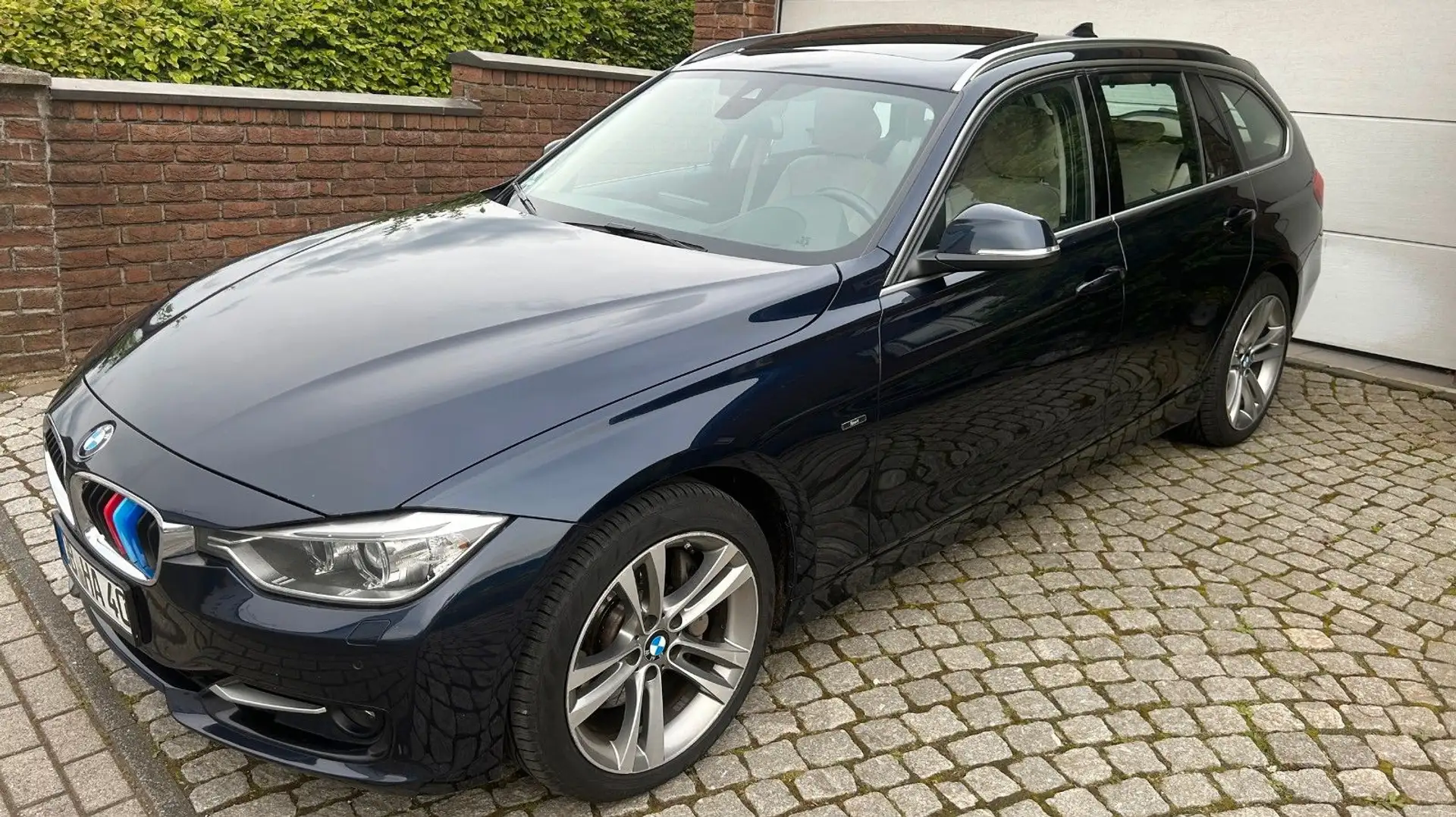 BMW 335 d x-Drive Touring /Panoramadach/Leder/Autom. Bleu - 1