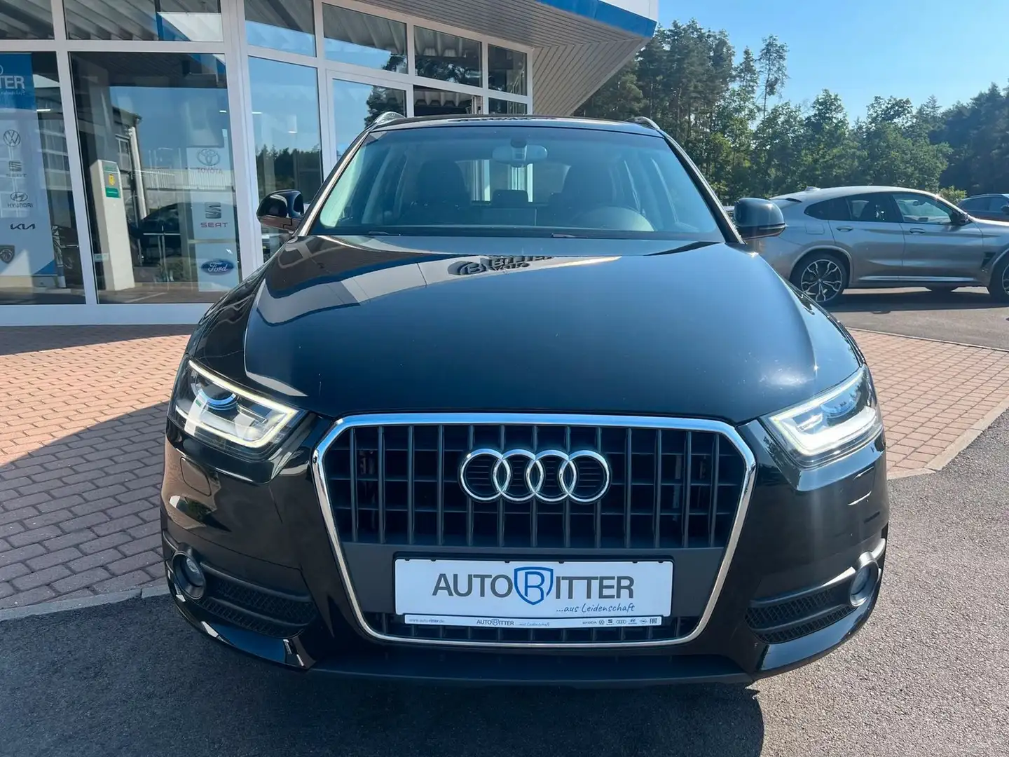 Audi Q3 2.0 TDI XENON+TEMPOMAT+SHZ Schwarz - 2