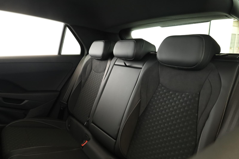 Volkswagen T-Roc 1.5 eTSI DSG R-Line LED App ACC Kam 18 AHK — photo 10
