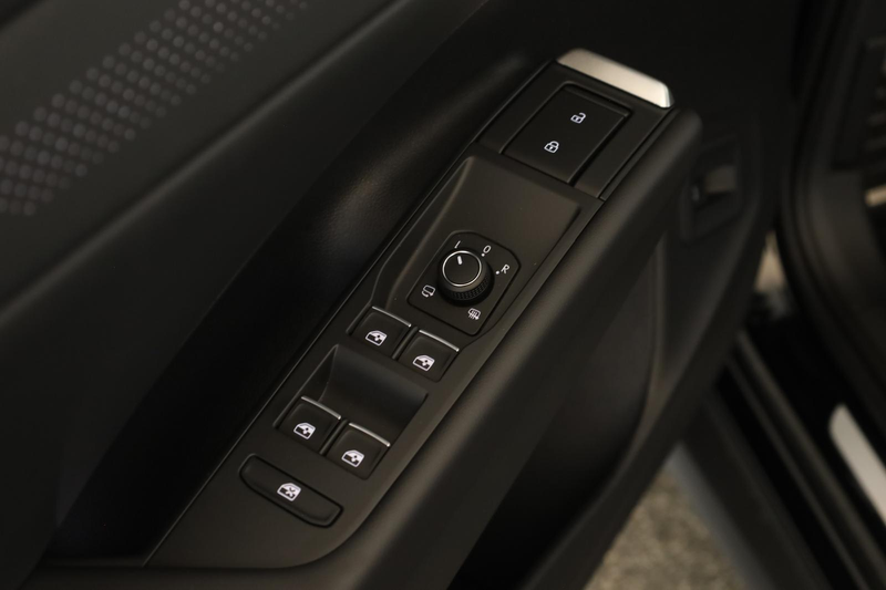 Volkswagen T-Roc 1.5 eTSI DSG R-Line LED App ACC Kam 18 AHK — photo 14