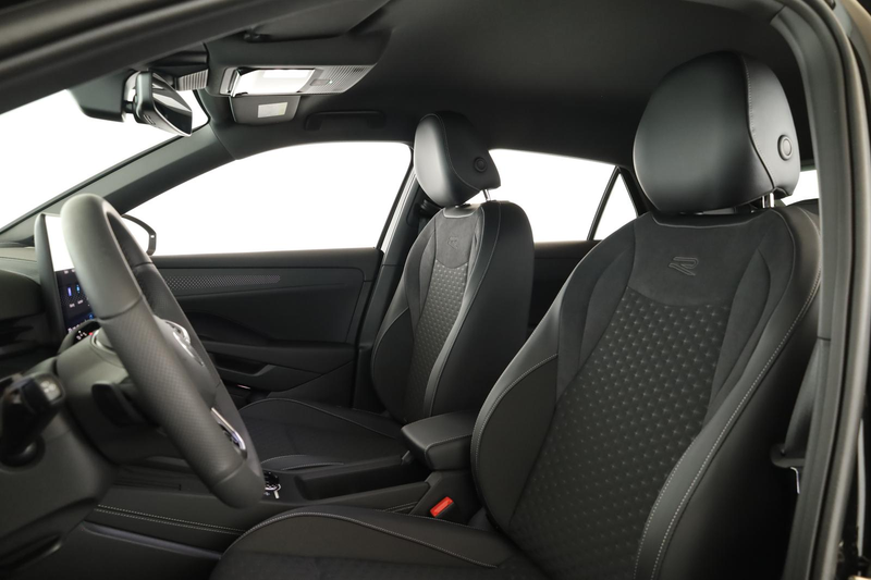 Volkswagen T-Roc 1.5 eTSI DSG R-Line LED App ACC Kam 18 AHK — photo 11