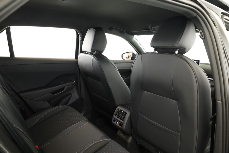 Volkswagen T-Roc 1.5 eTSI DSG R-Line LED App ACC Kam 18 AHK — photo 7