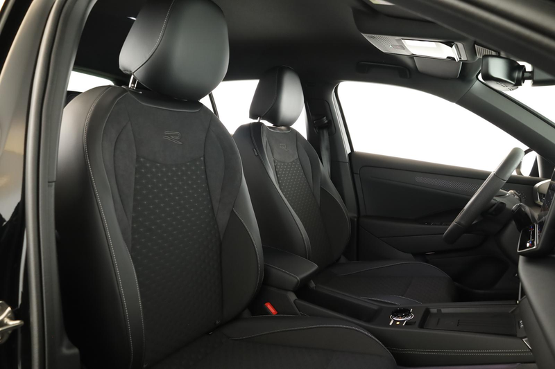 Volkswagen T-Roc 1.5 eTSI DSG R-Line LED App ACC Kam 18 AHK — photo 9