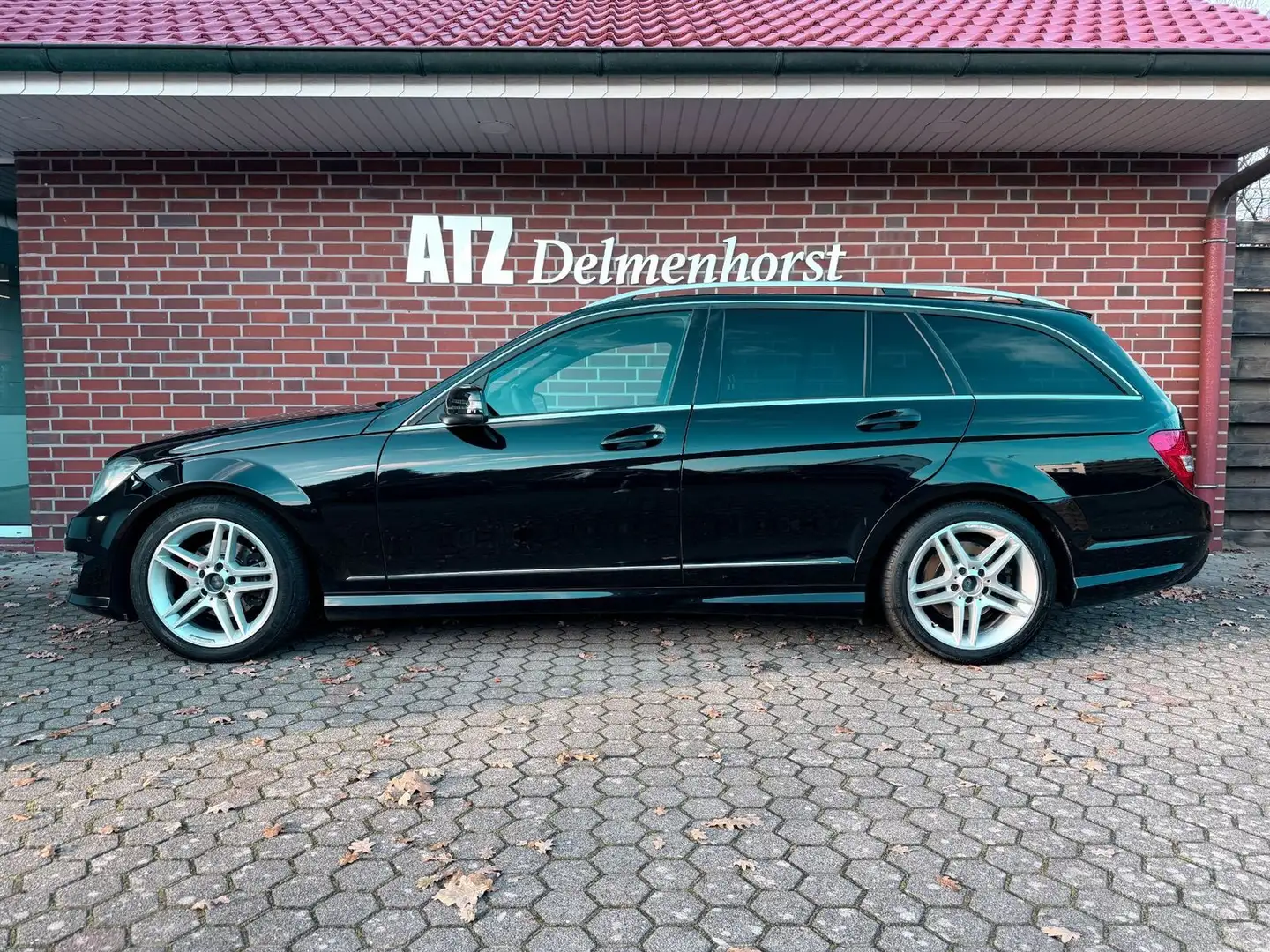 Mercedes-Benz C 220 T CDI Avantgarde AMG-Line Schwarz - 2