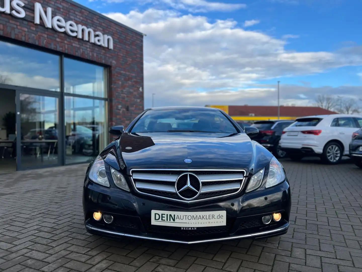 Mercedes-Benz E 250 Coupe BlueEfficiency*1st HAND*NAVI*SHZ*KL Schwarz - 2
