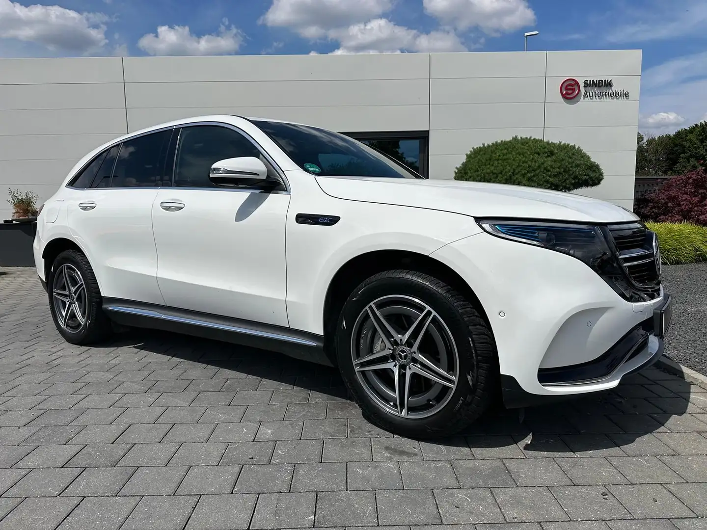 Mercedes-Benz EQC 400 4Matic AMG-ACC-KeyGo-el.Glasdach-HeadUp Alb - 2