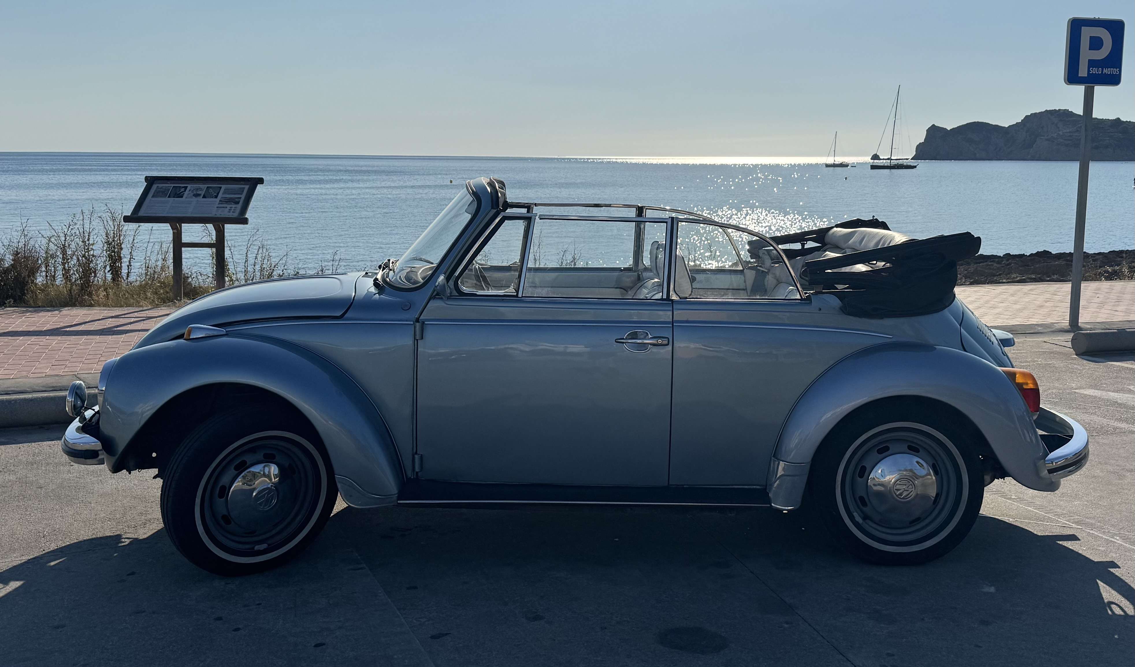 Volkswagen Beetle 1303 LS Cabrio - foto 1