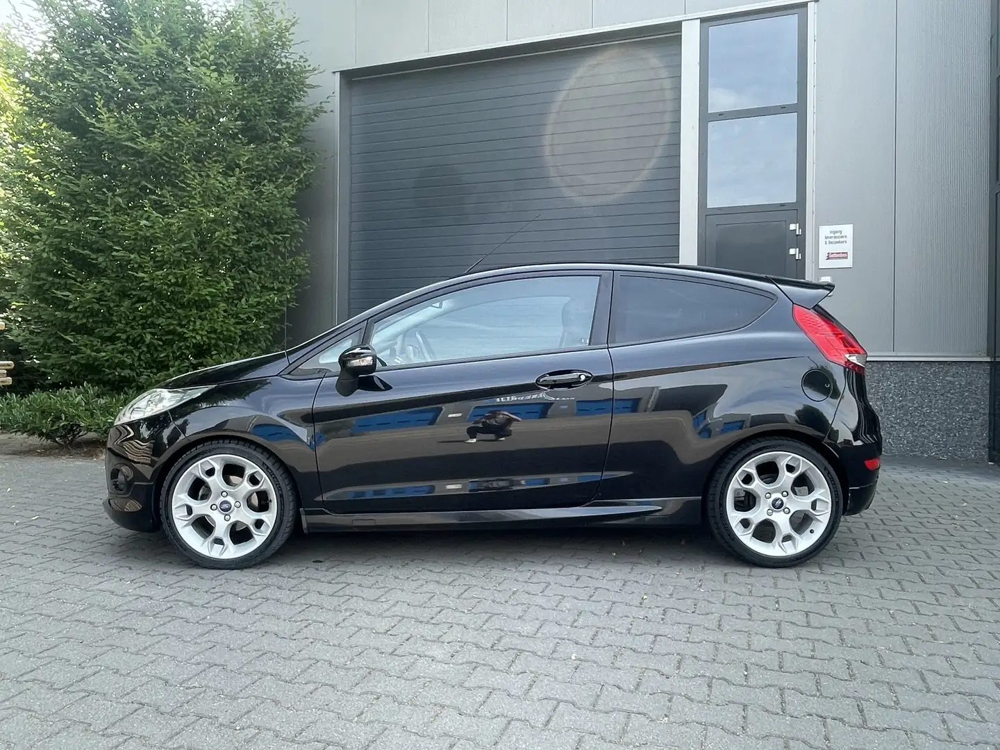 Ford Fiesta 1.6 Ti-vct 120 pk 3DR 2011 zwart Noir - 2