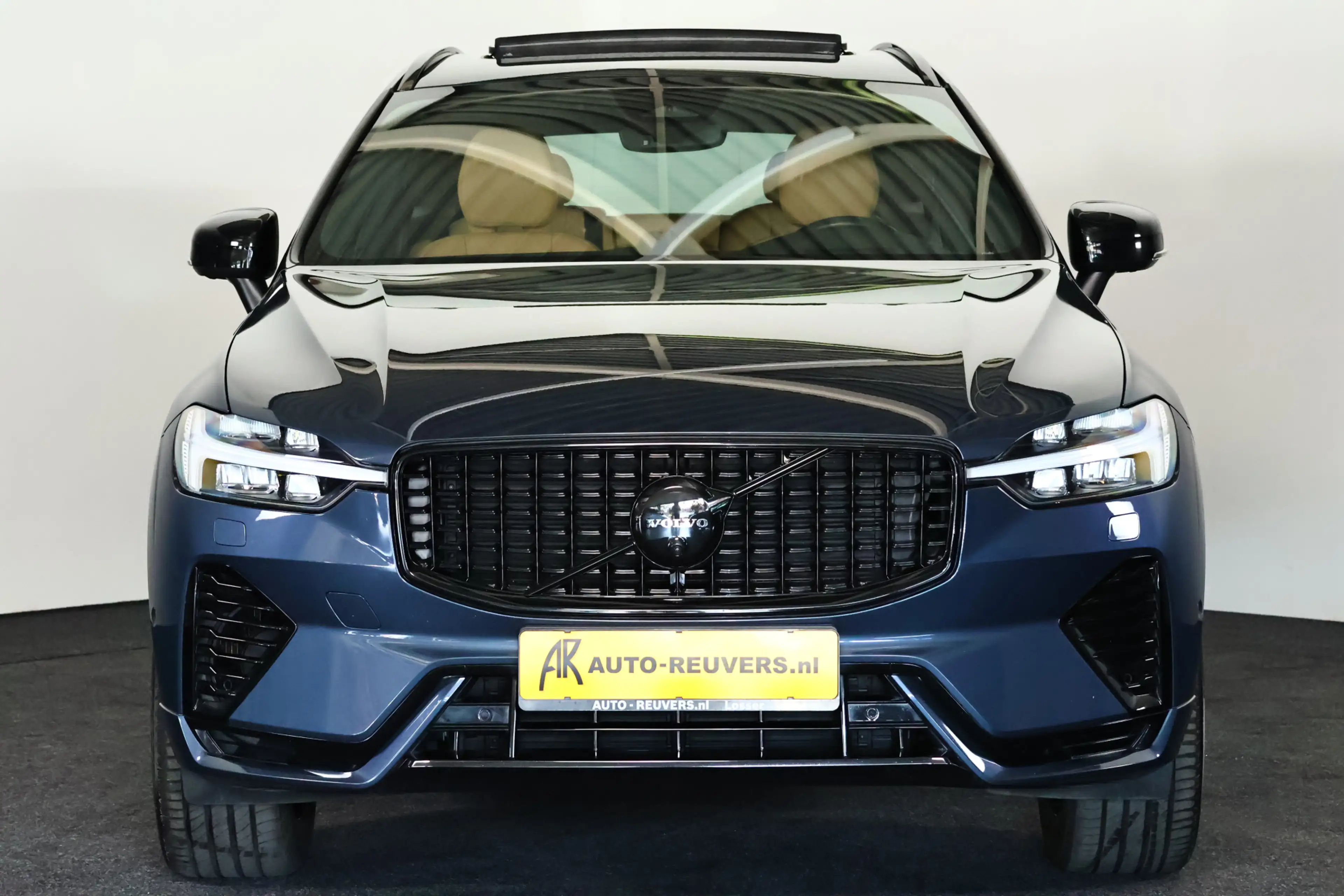 Volvo XC60 2.0 T8 Plug-in hybrid AWD Ultimate Dark / SOH 99% — photo 9