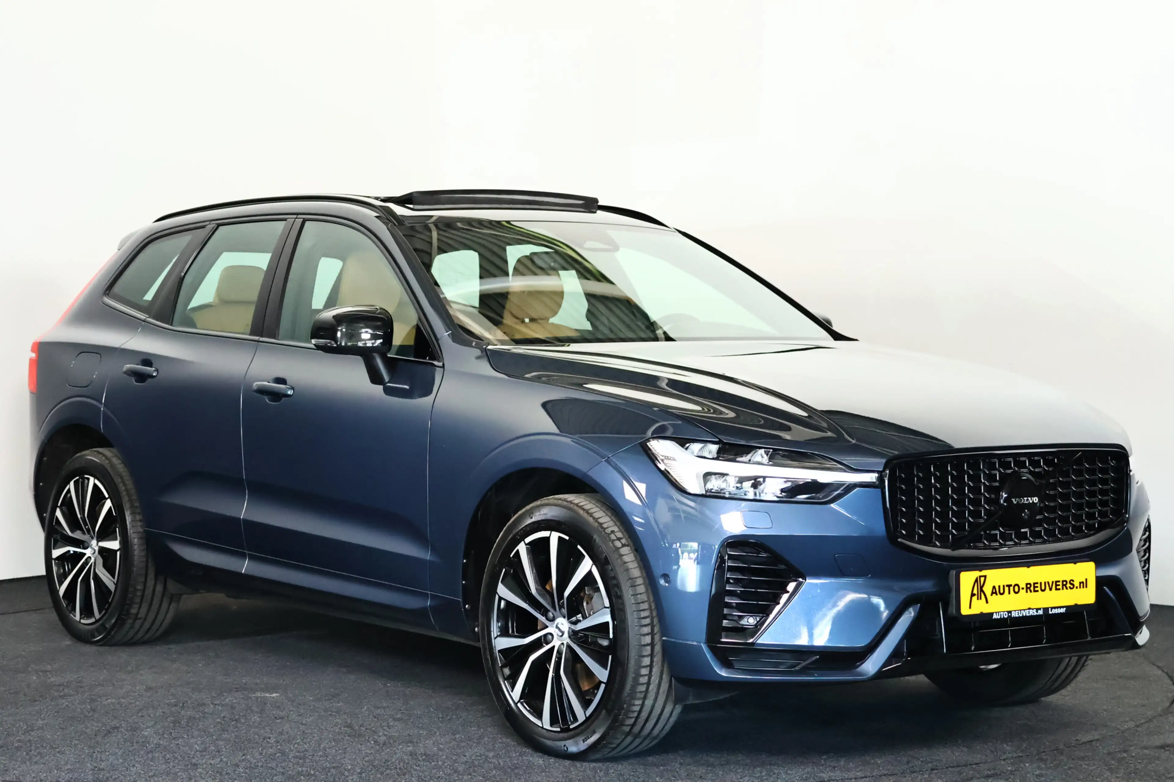 Volvo XC60 2.0 T8 Plug-in hybrid AWD Ultimate Dark / SOH 99% — photo 6
