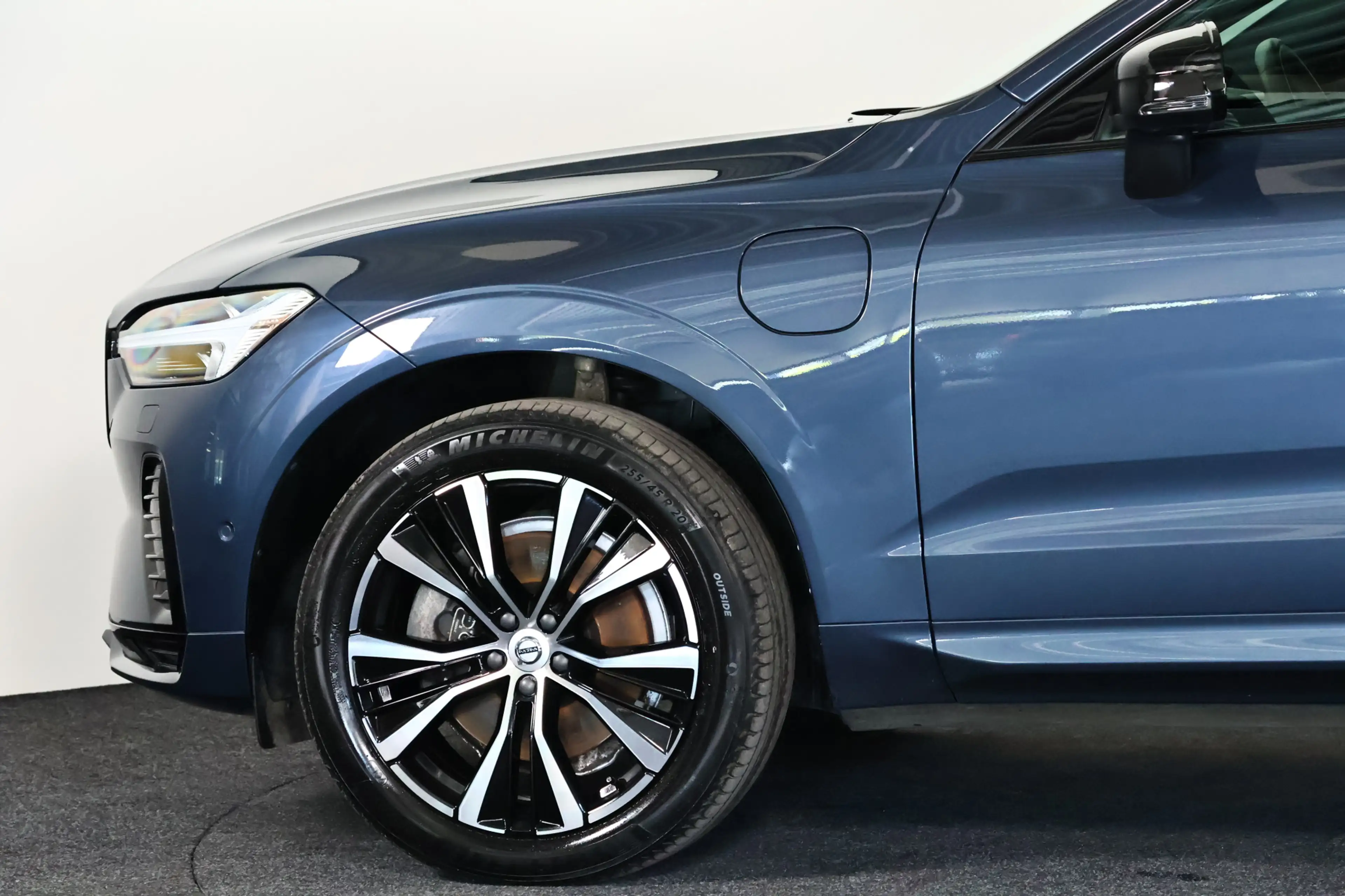 Volvo XC60 2.0 T8 Plug-in hybrid AWD Ultimate Dark / SOH 99% — photo 35