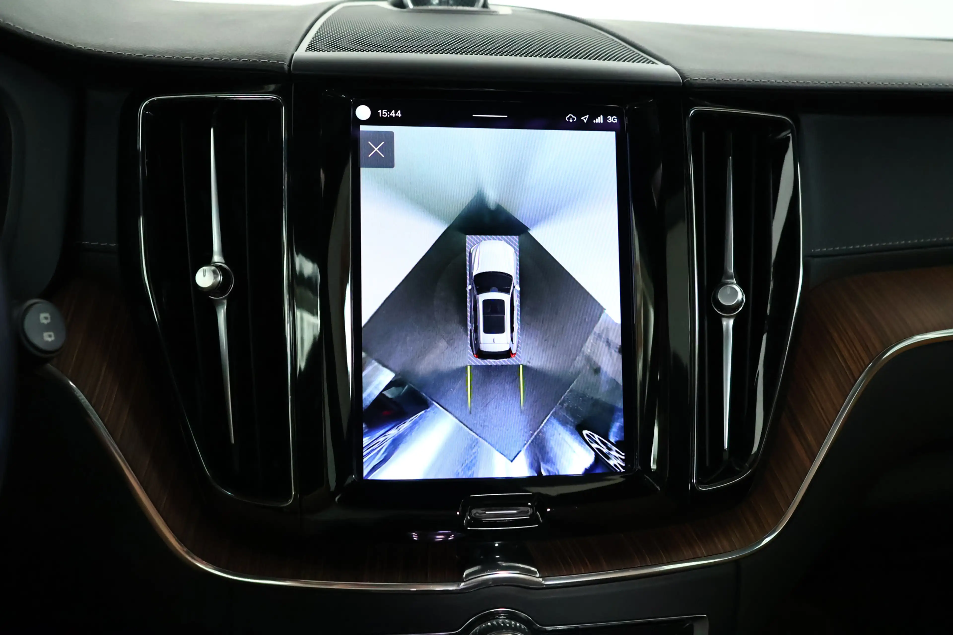 Volvo XC60 2.0 T8 Plug-in hybrid AWD Ultimate Dark / SOH 99% — photo 28