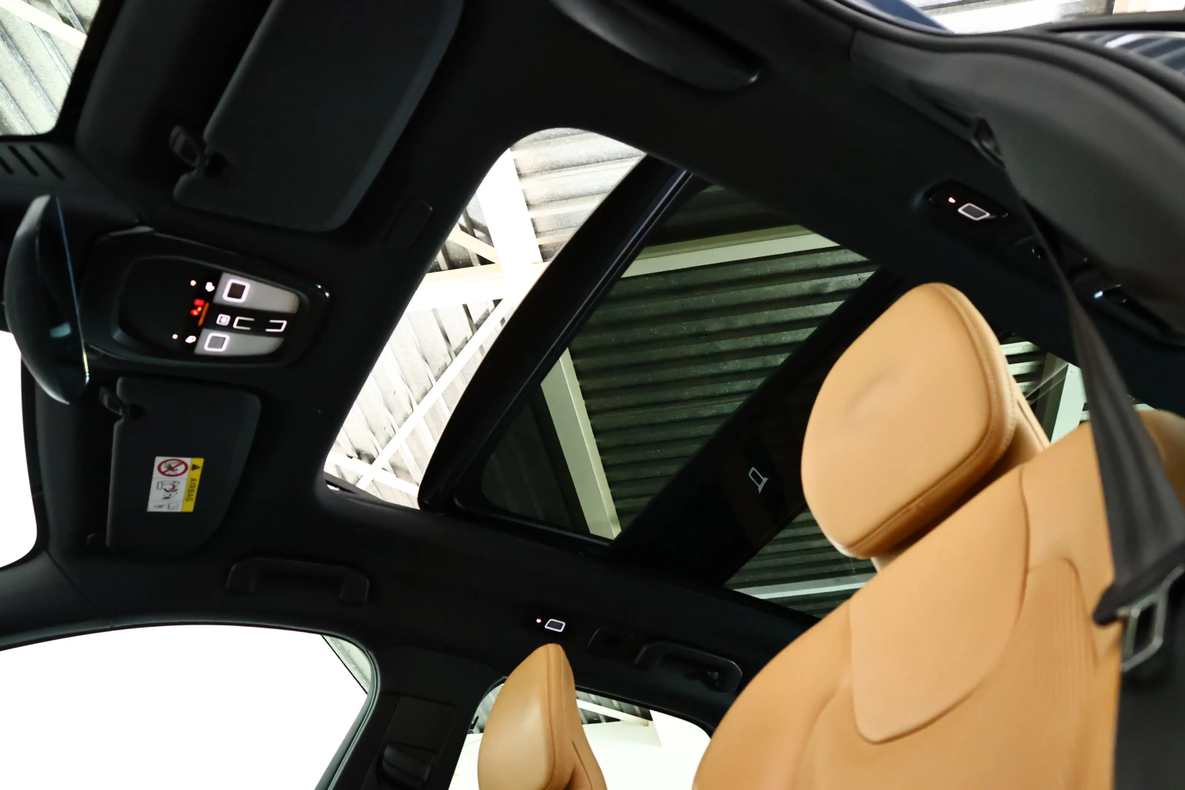 Volvo XC60 2.0 T8 Plug-in hybrid AWD Ultimate Dark / SOH 99% — photo 4