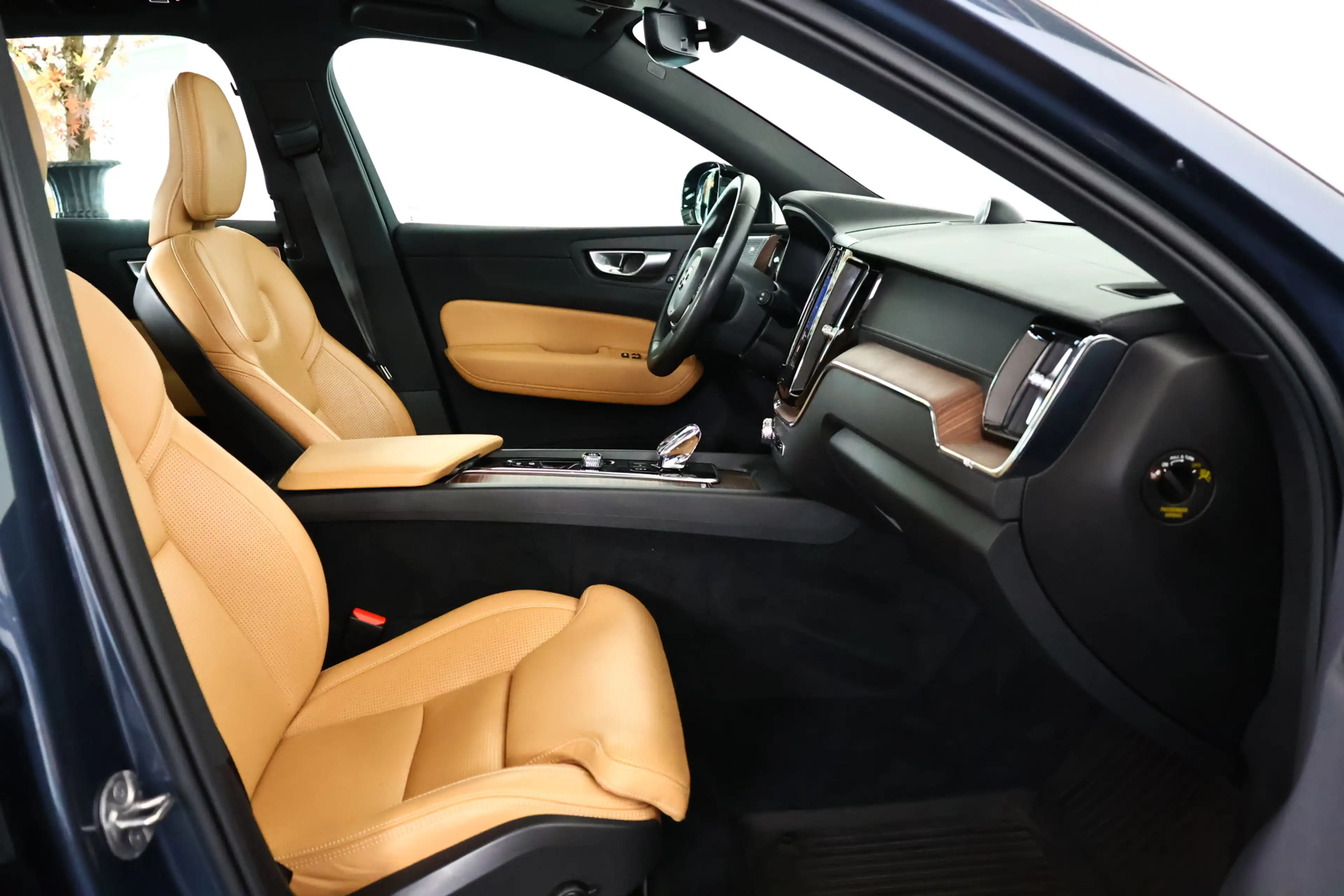 Volvo XC60 2.0 T8 Plug-in hybrid AWD Ultimate Dark / SOH 99% — photo 13
