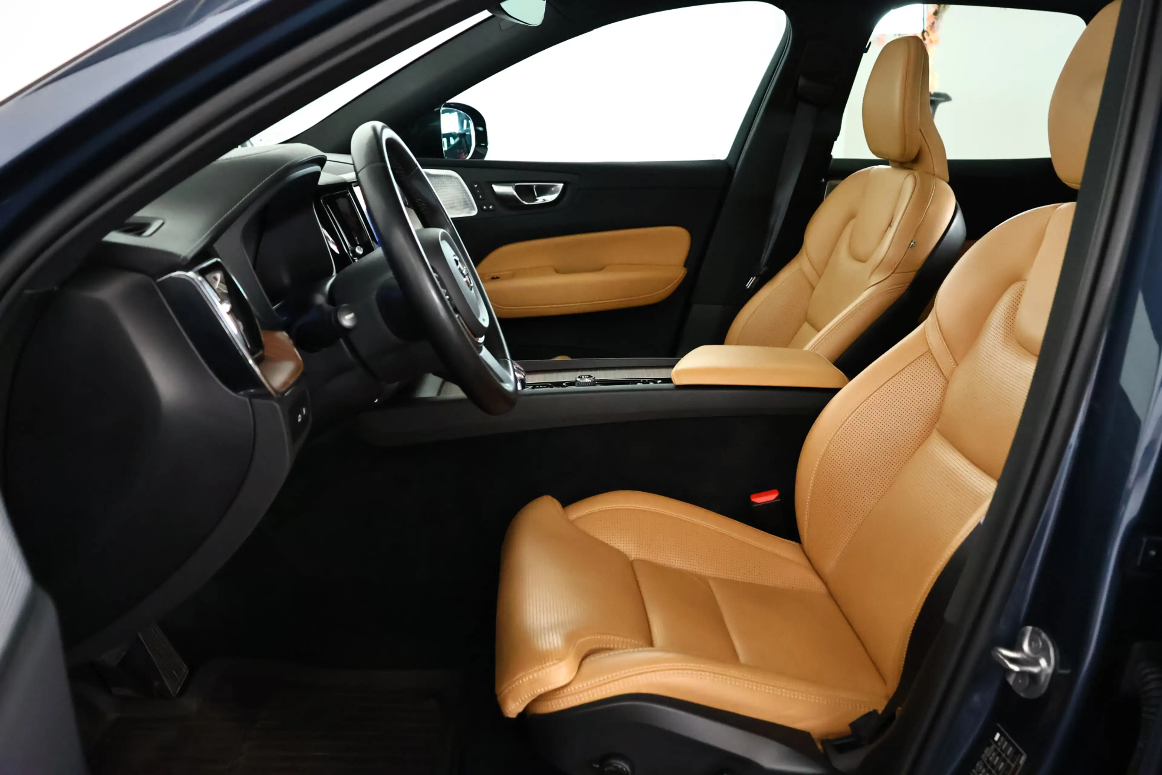 Volvo XC60 2.0 T8 Plug-in hybrid AWD Ultimate Dark / SOH 99% — photo 12