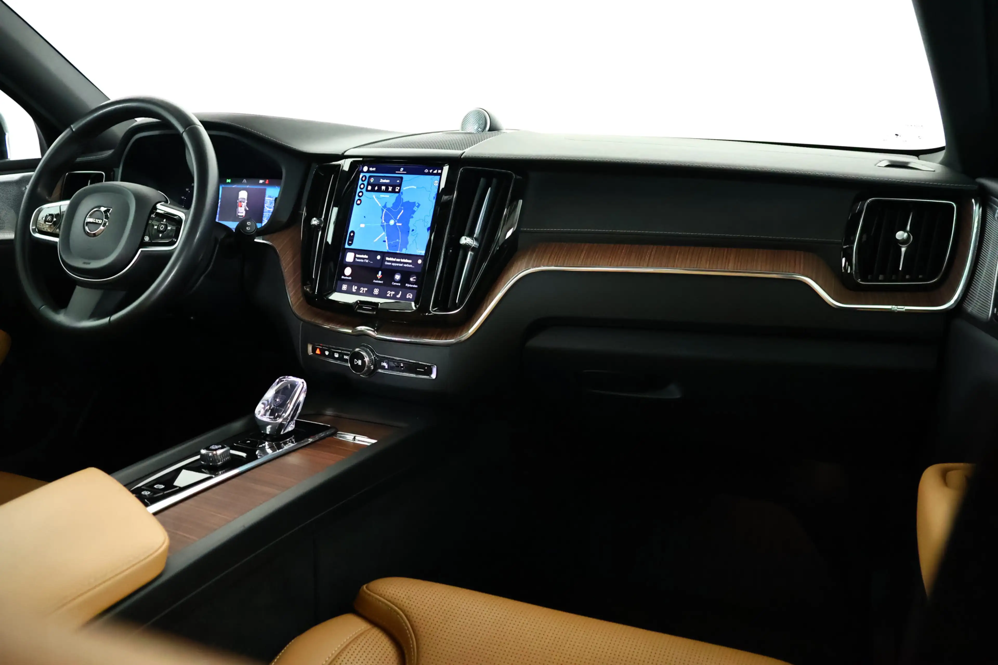 Volvo XC60 2.0 T8 Plug-in hybrid AWD Ultimate Dark / SOH 99% — photo 3