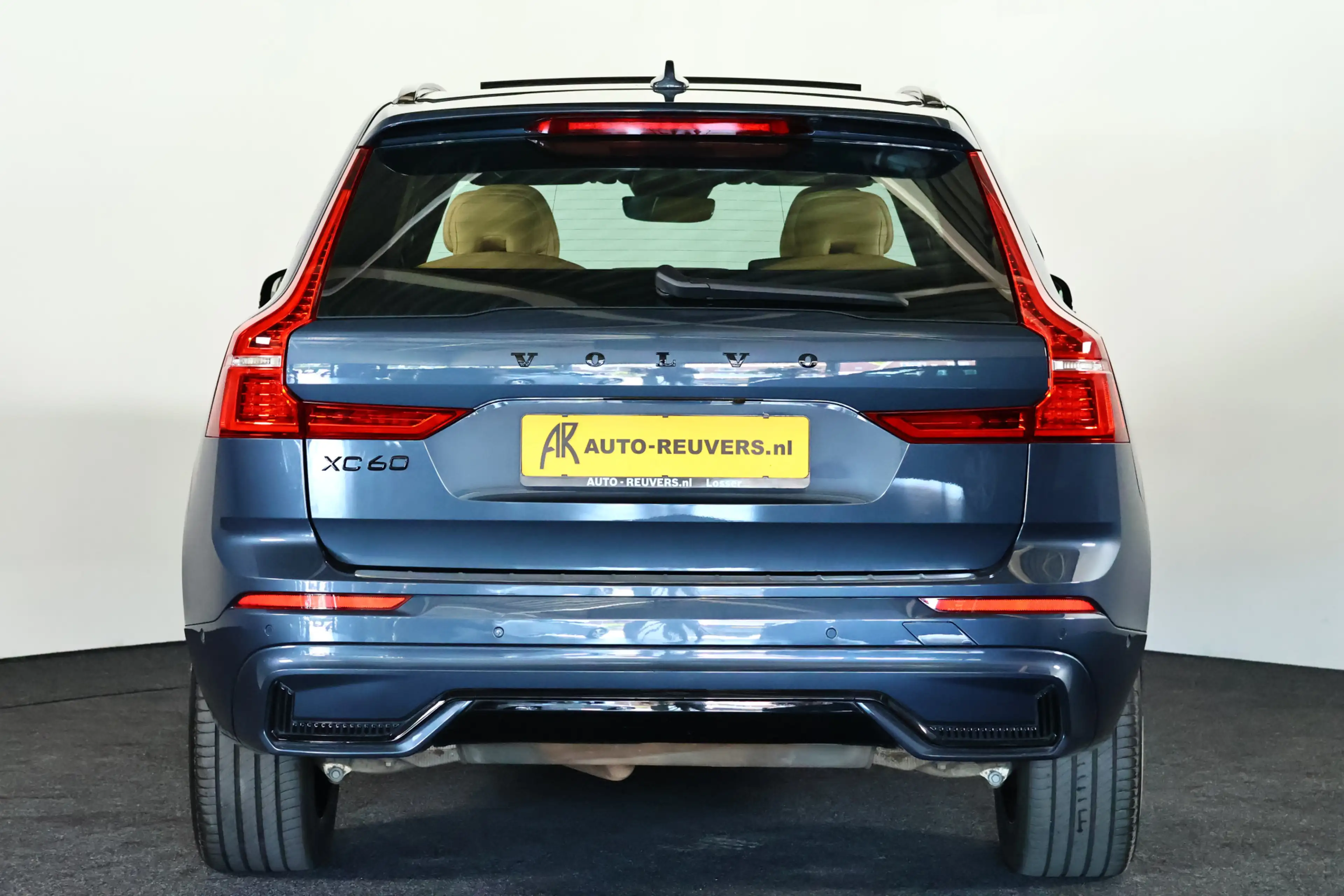 Volvo XC60 2.0 T8 Plug-in hybrid AWD Ultimate Dark / SOH 99% — photo 10