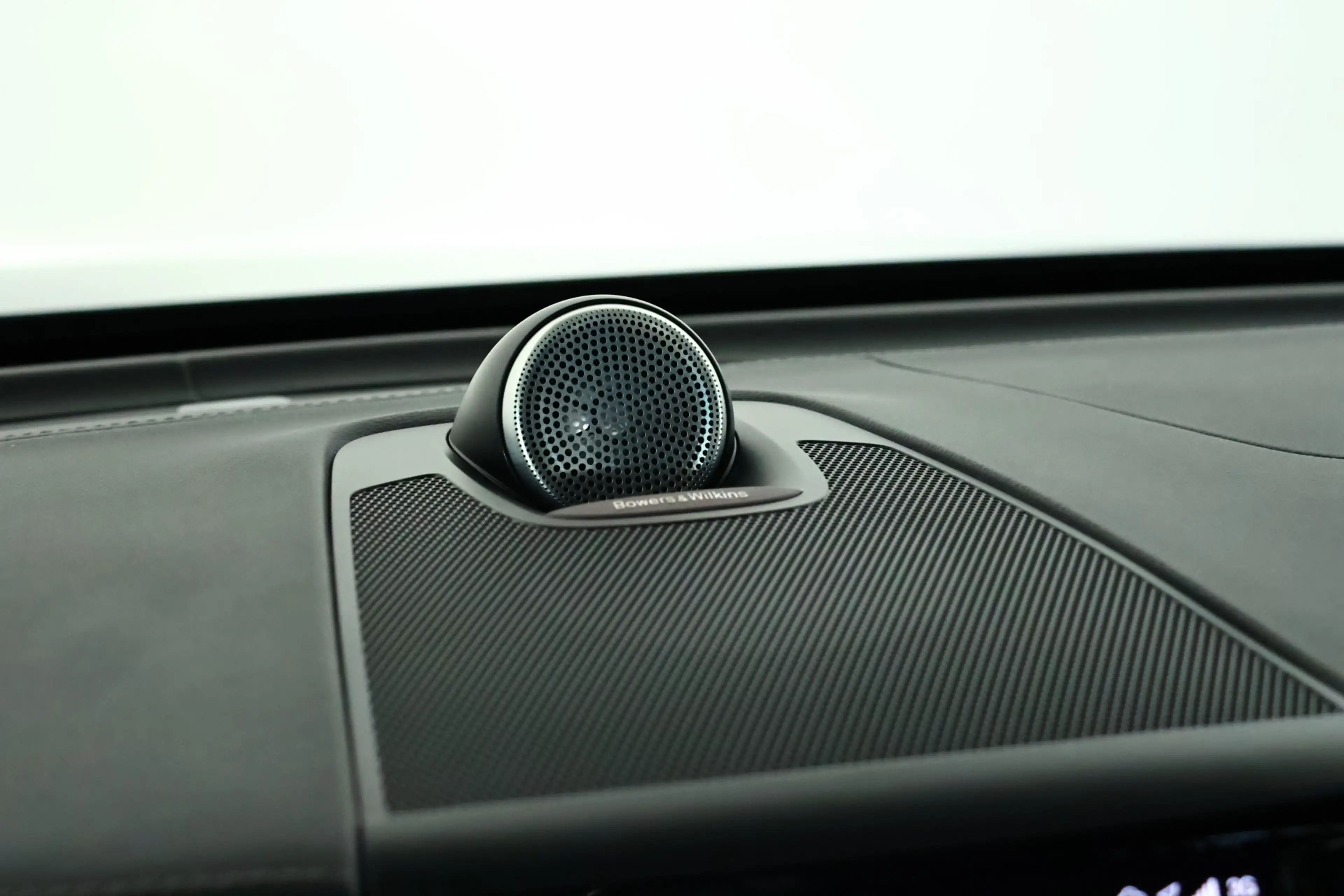 Volvo XC60 2.0 T8 Plug-in hybrid AWD Ultimate Dark / SOH 99% — photo 18