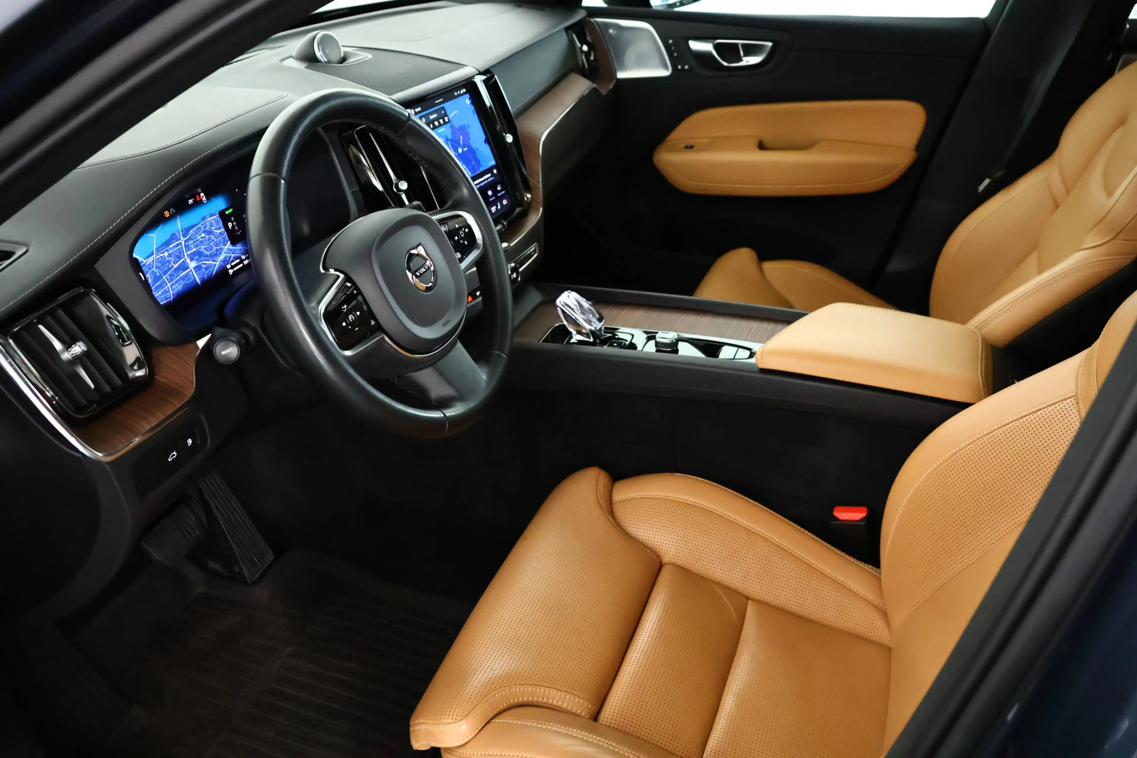 Volvo XC60 2.0 T8 Plug-in hybrid AWD Ultimate Dark / SOH 99% — photo 8