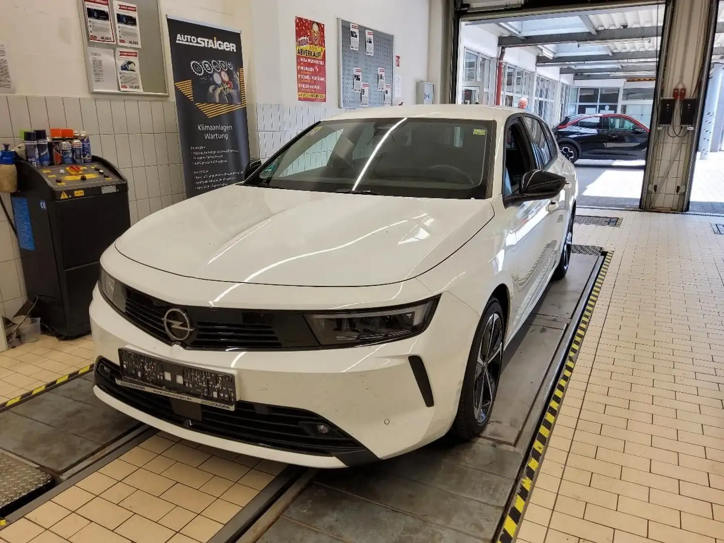 Opel Astra Sport Tourer Edition PHEV AT8 *SHZ* Weiß - 2