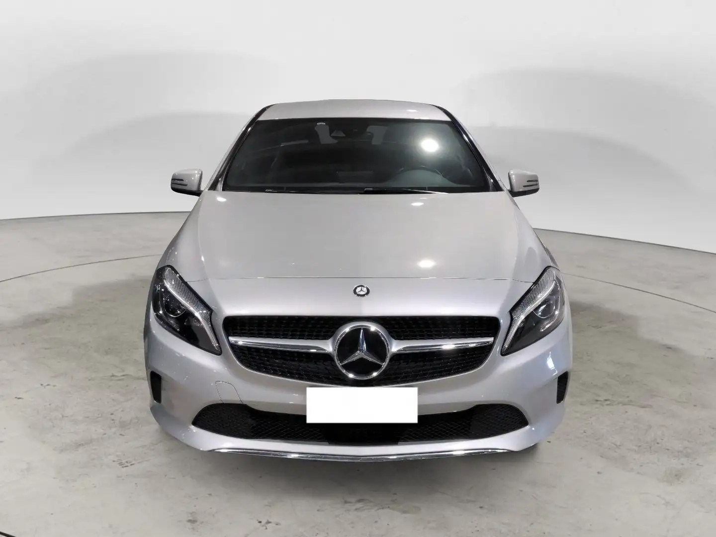 Mercedes-Benz A 180 A 180 d Sport Stříbrná - 2