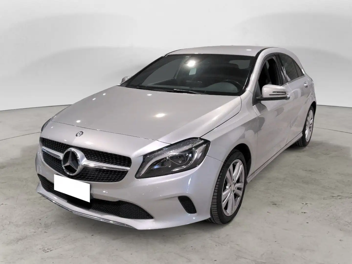 Mercedes-Benz A 180 A 180 d Sport Stříbrná - 1