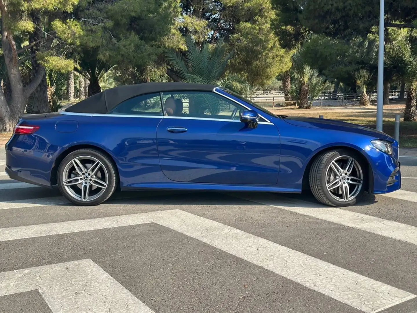 Mercedes-Benz E 400 Cabrio 400d 4Matic 9G-Tronic Bleu - 2