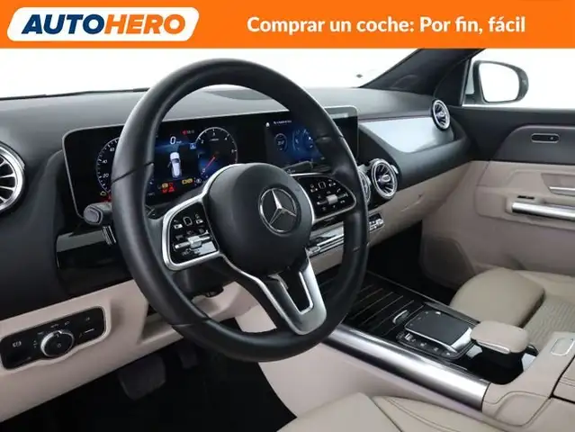 Mercedes-Benz GLA view 12